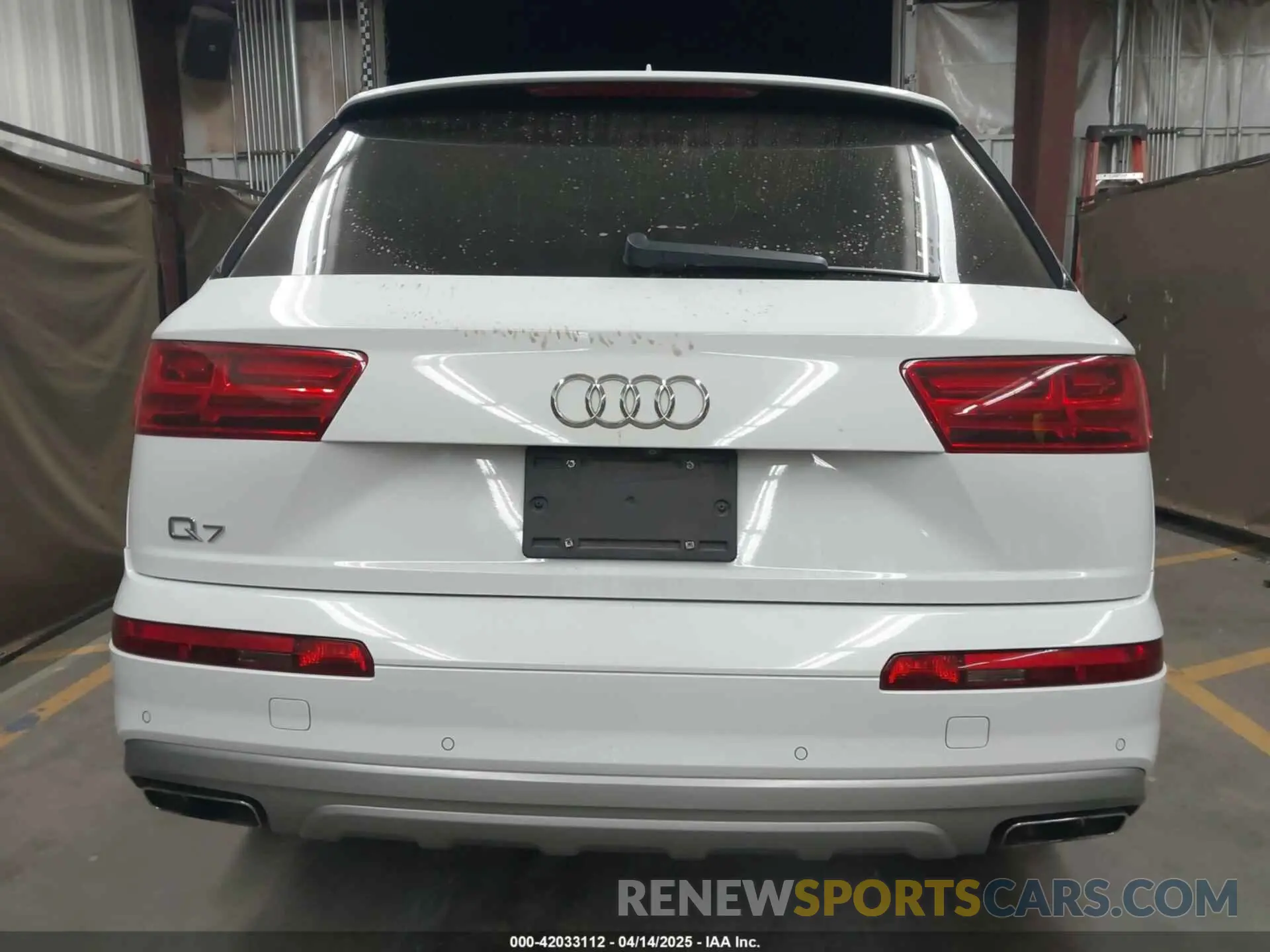 16 Photograph of a damaged car WA1AAAF79KD011001 AUDI Q7 2019