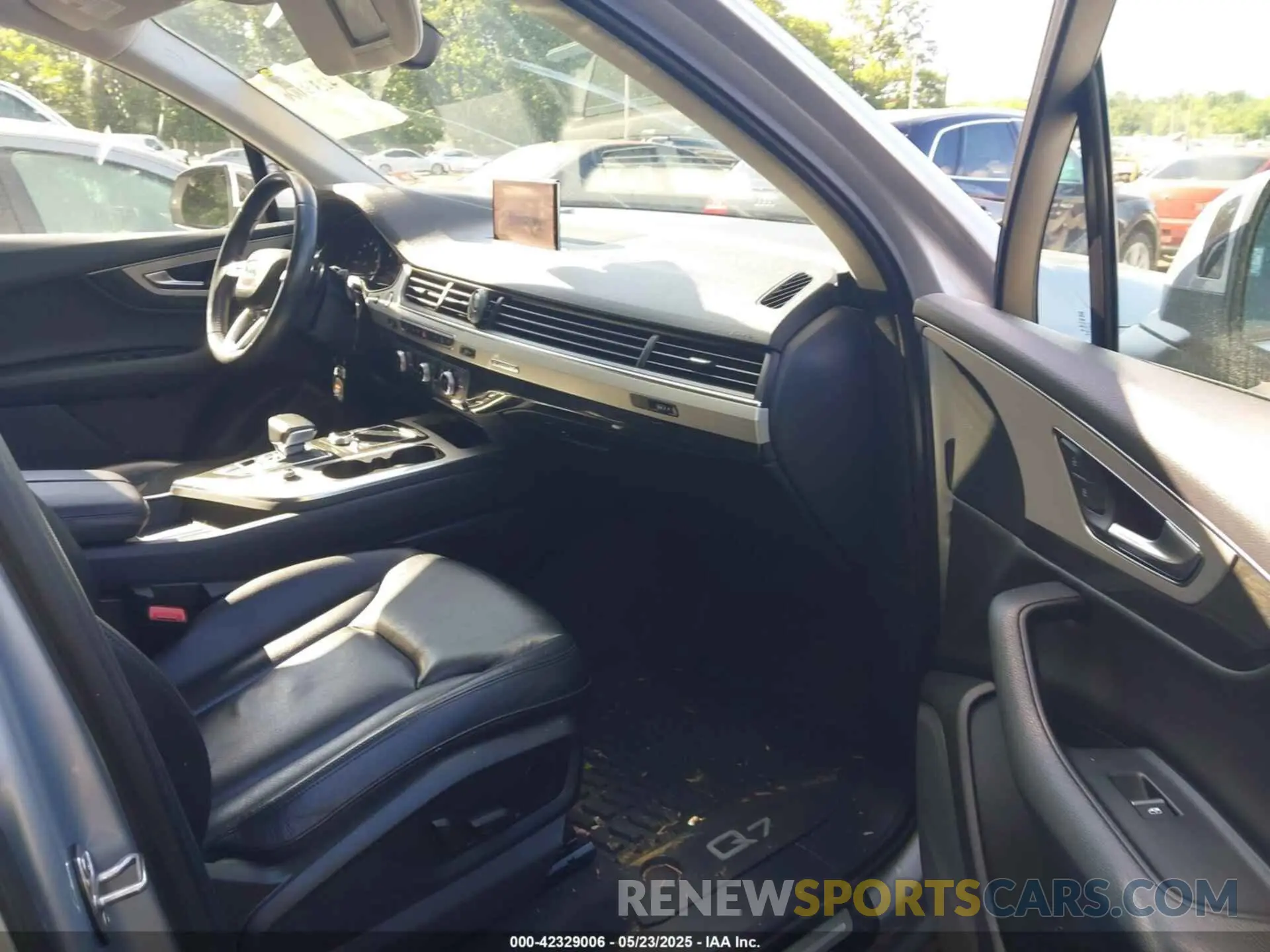 5 Photograph of a damaged car WA1AHAF74KD023911 AUDI Q7 2019