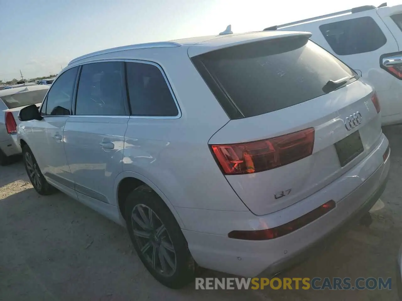 2 Photograph of a damaged car WA1LAAF70KD002082 AUDI Q7 2019