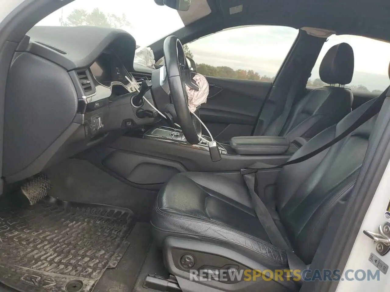 7 Photograph of a damaged car WA1LAAF70KD002275 AUDI Q7 2019