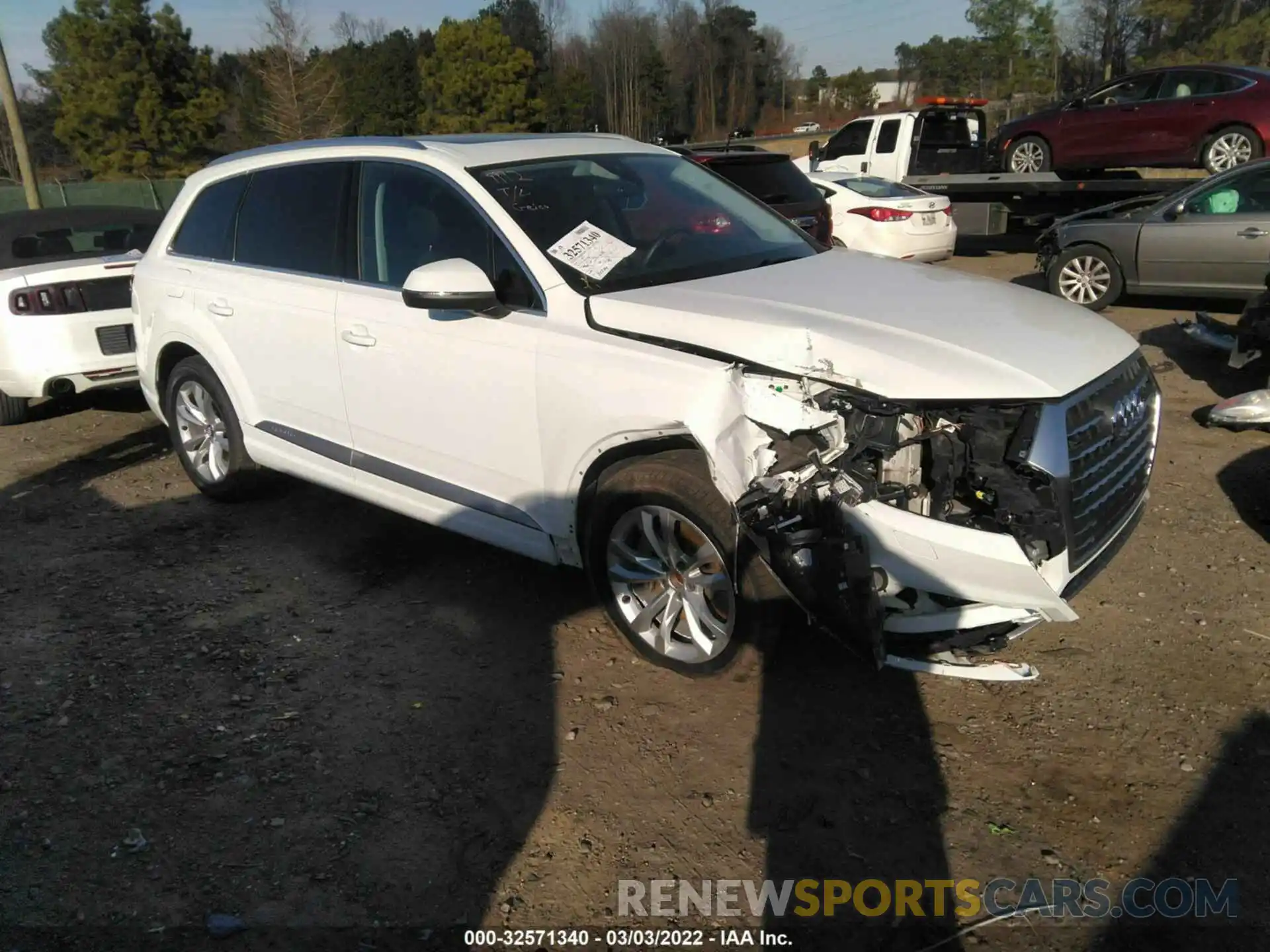 1 Photograph of a damaged car WA1LAAF70KD043098 AUDI Q7 2019