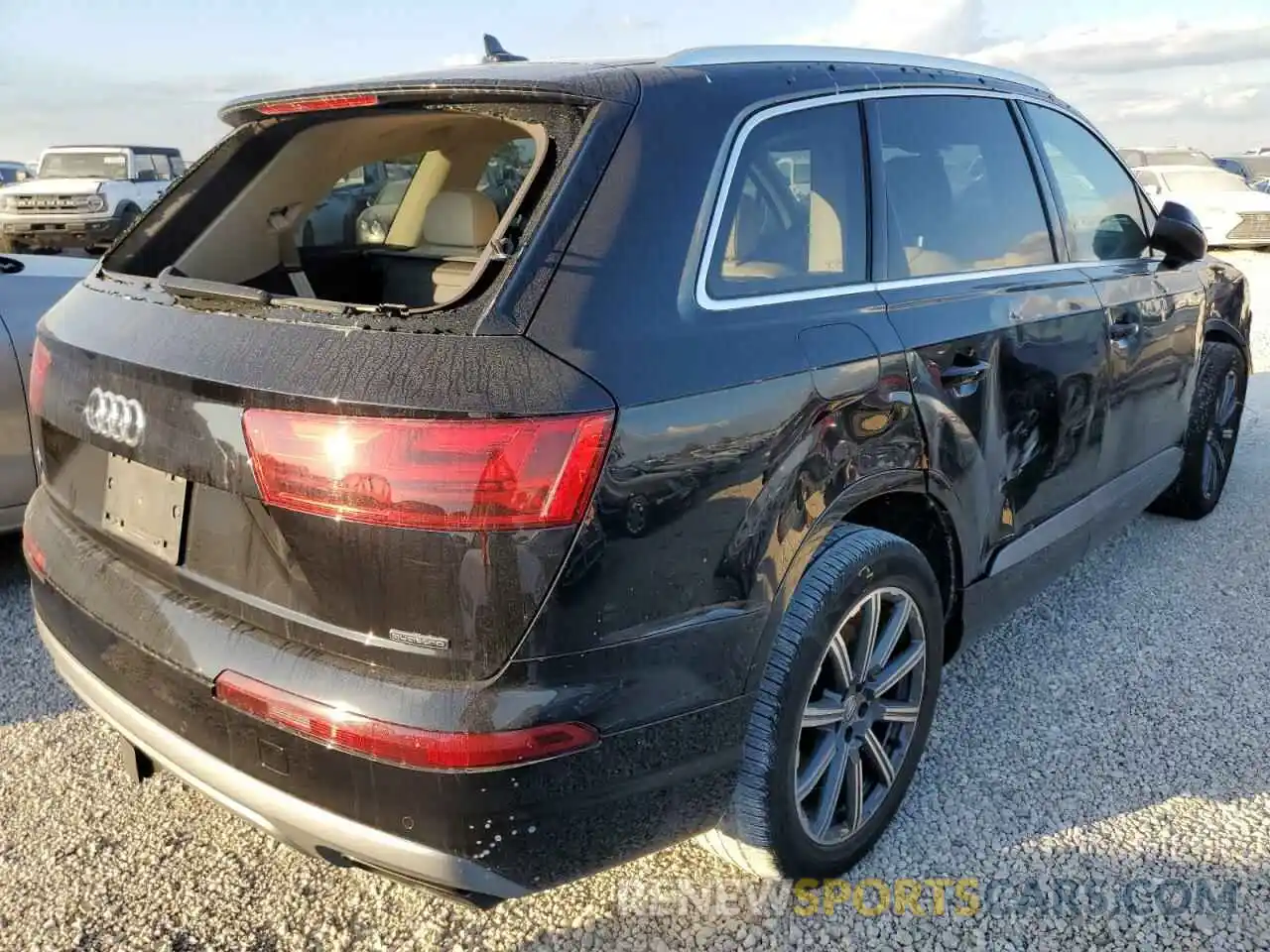 4 Photograph of a damaged car WA1LAAF70KD048396 AUDI Q7 2019