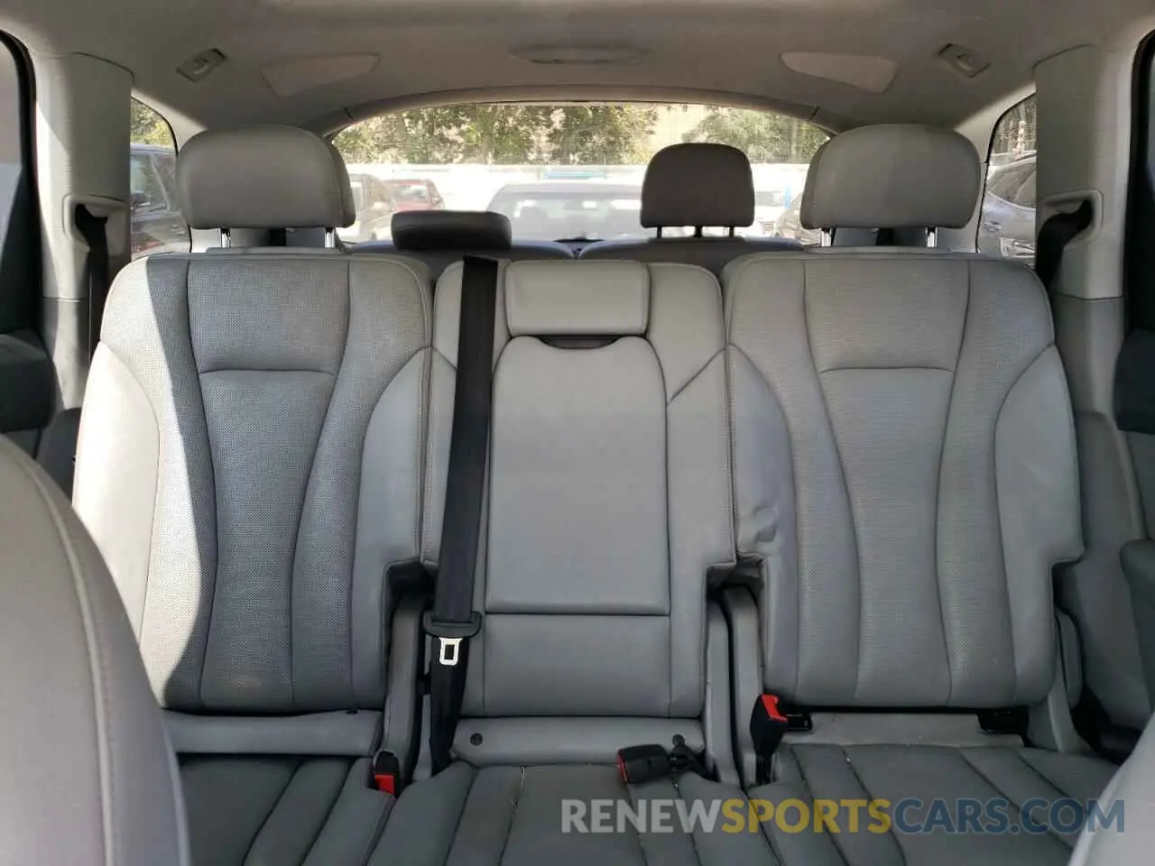 10 Photograph of a damaged car WA1LAAF71KD015617 AUDI Q7 2019