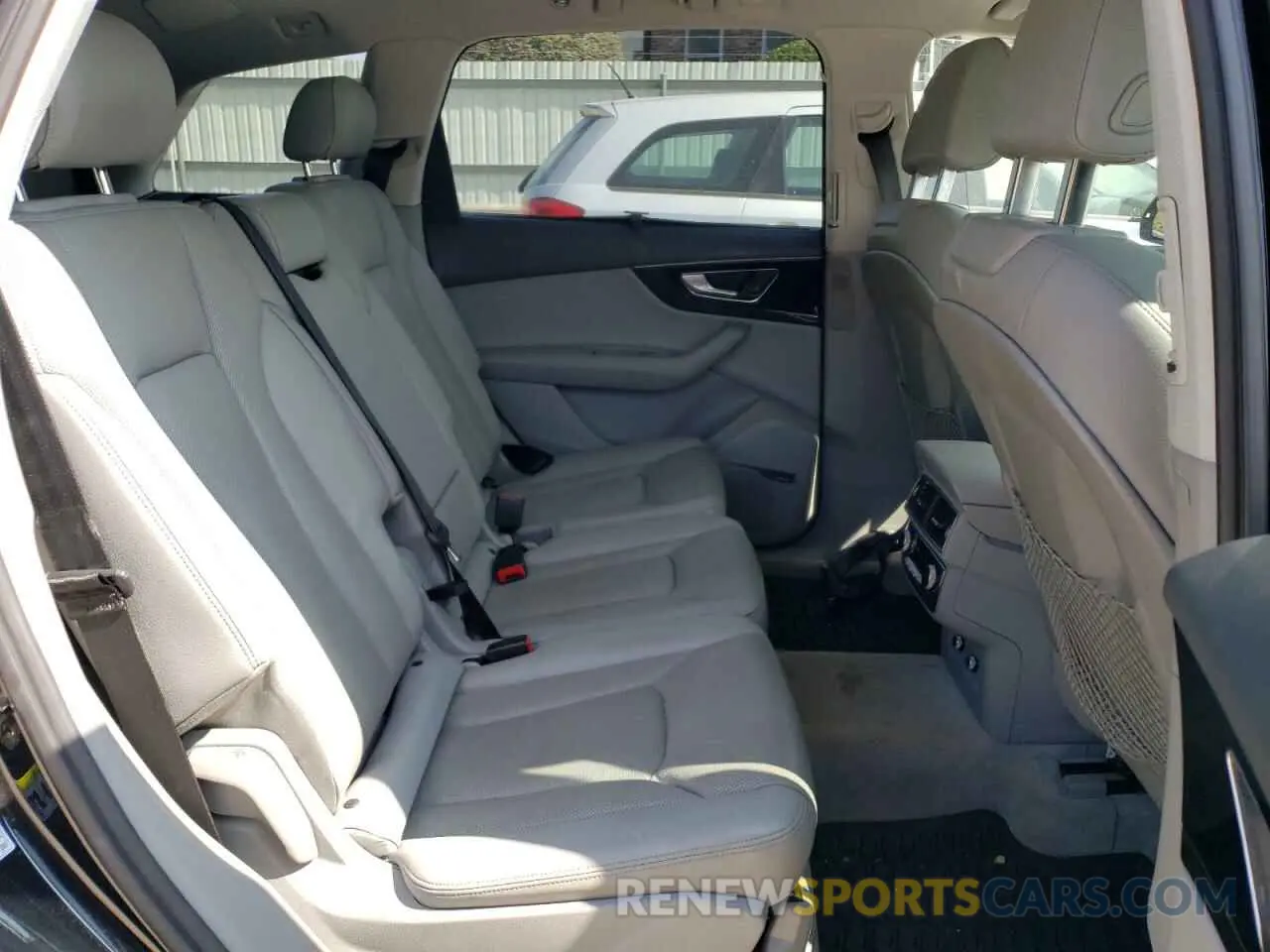 11 Photograph of a damaged car WA1LAAF71KD015617 AUDI Q7 2019