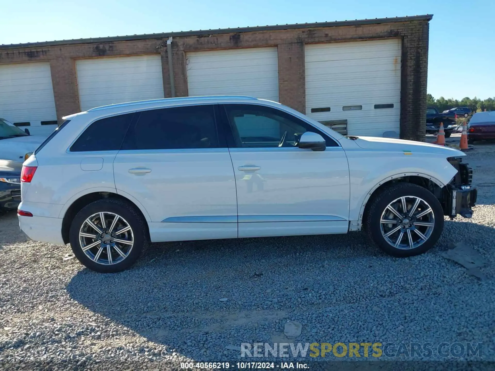 14 Photograph of a damaged car WA1LAAF71KD033079 AUDI Q7 2019