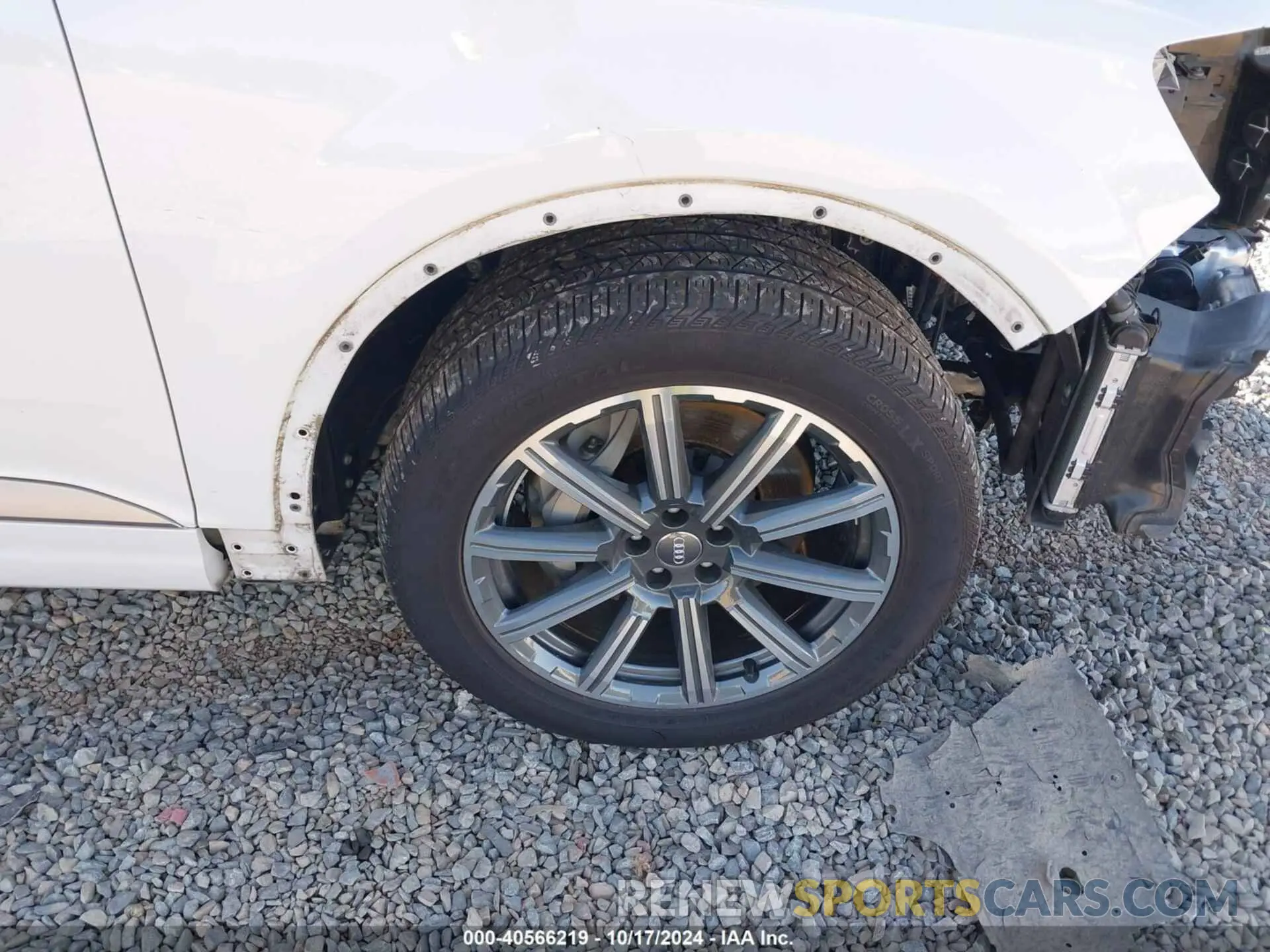 18 Photograph of a damaged car WA1LAAF71KD033079 AUDI Q7 2019