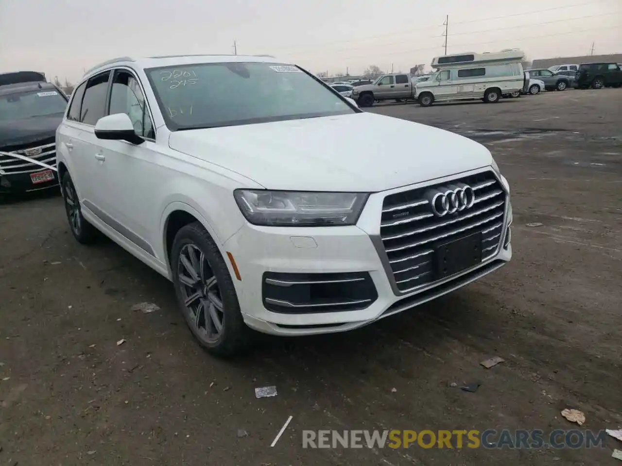 1 Photograph of a damaged car WA1LAAF71KD034247 AUDI Q7 2019