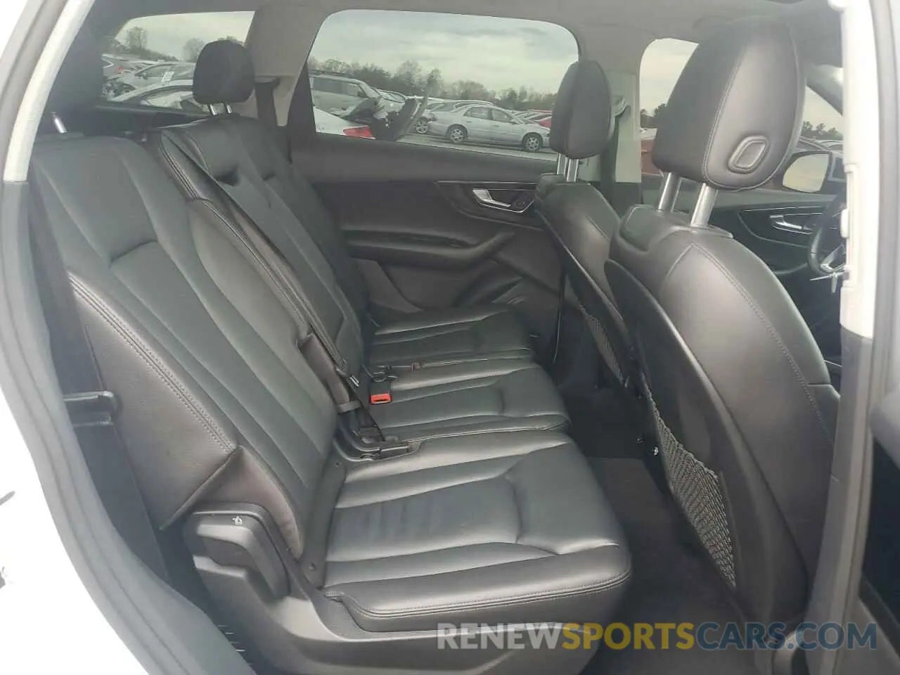 11 Photograph of a damaged car WA1LAAF71KD043207 AUDI Q7 2019