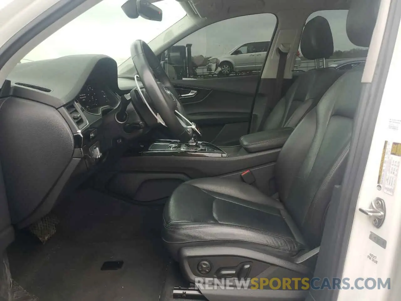 7 Photograph of a damaged car WA1LAAF71KD043207 AUDI Q7 2019