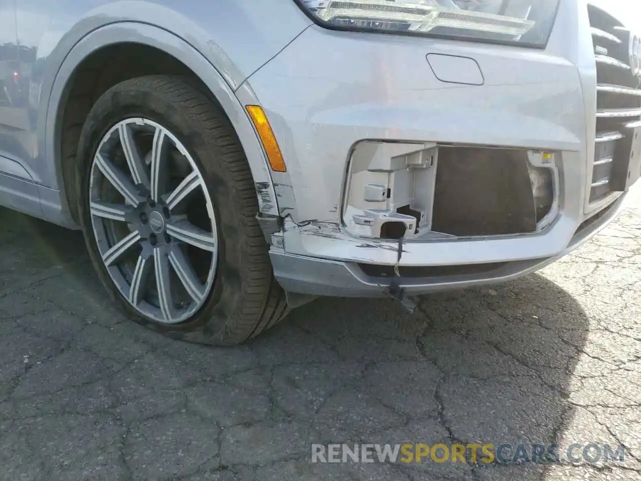 9 Photograph of a damaged car WA1LAAF71KD046284 AUDI Q7 2019