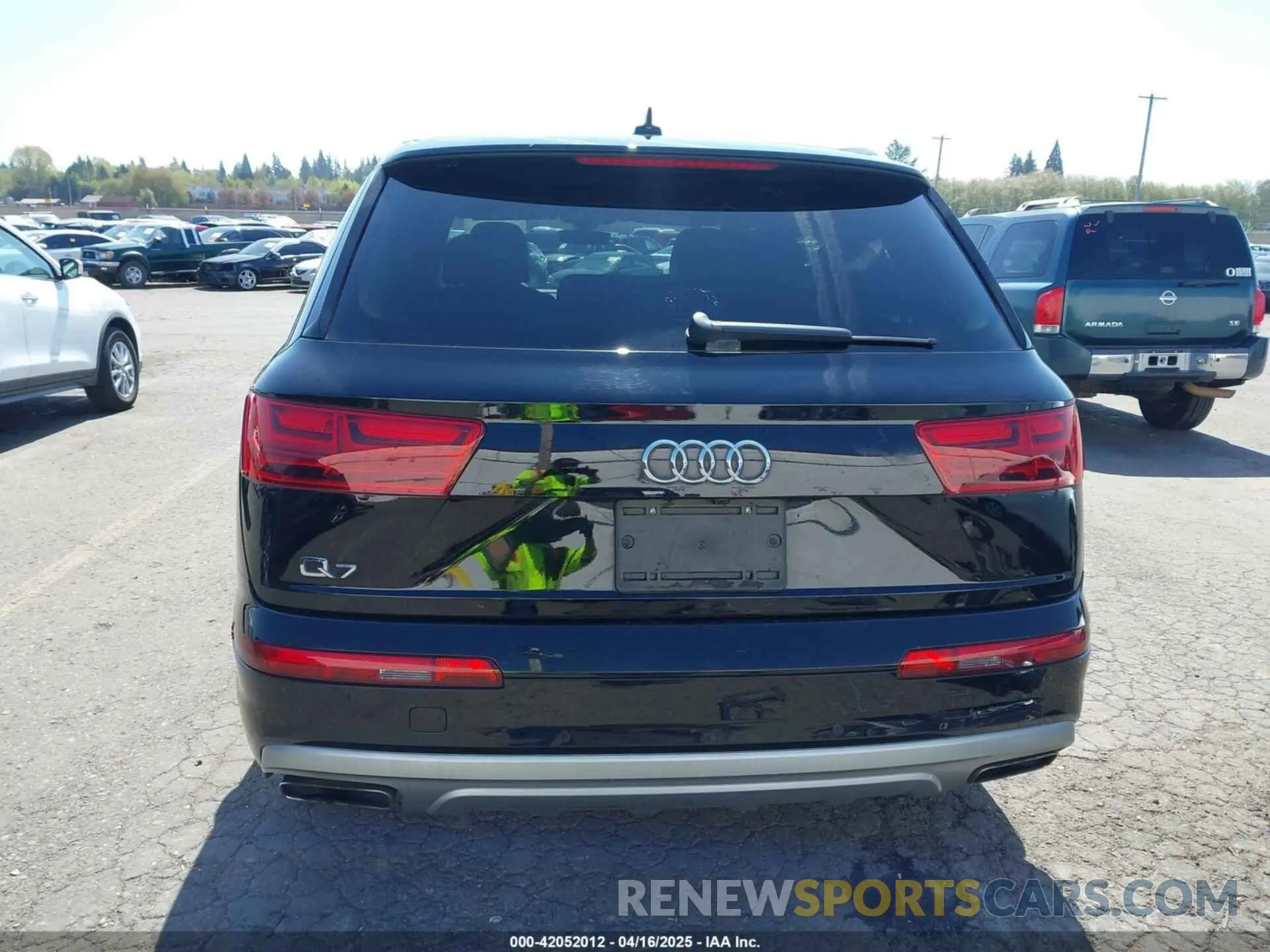 17 Photograph of a damaged car WA1LAAF72KD000785 AUDI Q7 2019