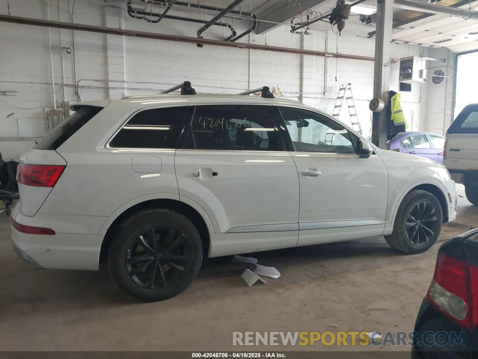 12 Photograph of a damaged car WA1LAAF72KD001208 AUDI Q7 2019