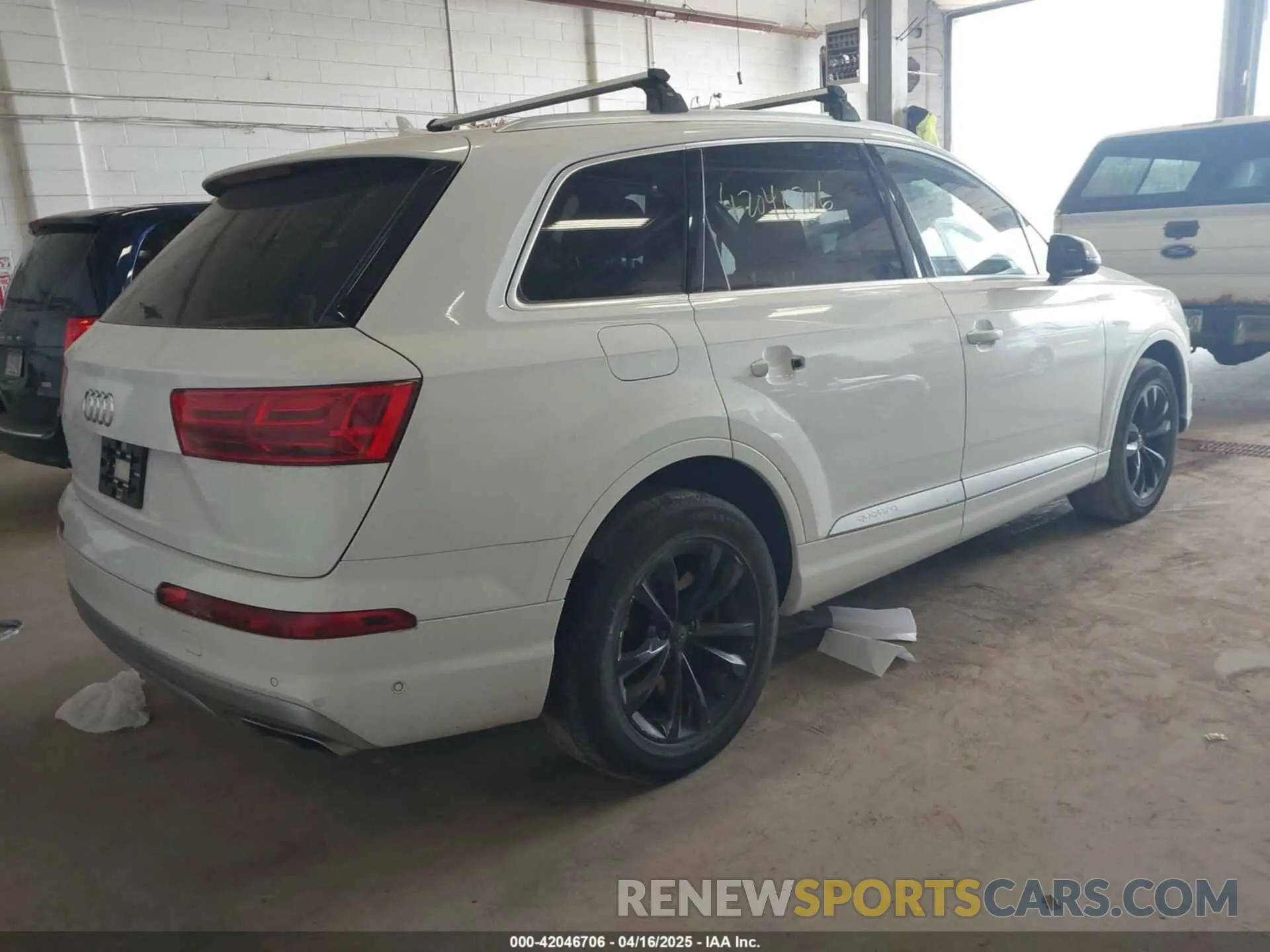 4 Photograph of a damaged car WA1LAAF72KD001208 AUDI Q7 2019