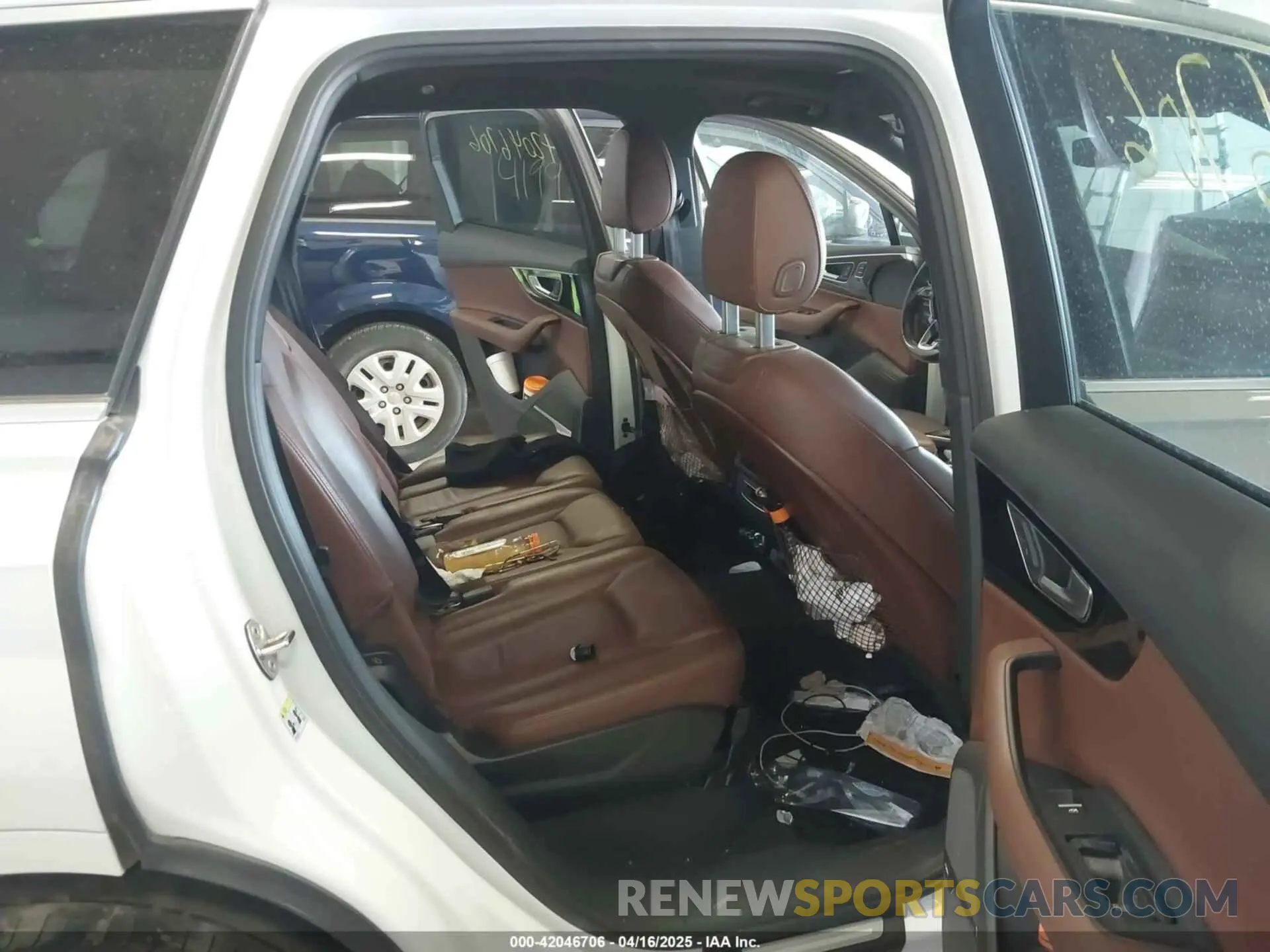 8 Photograph of a damaged car WA1LAAF72KD001208 AUDI Q7 2019