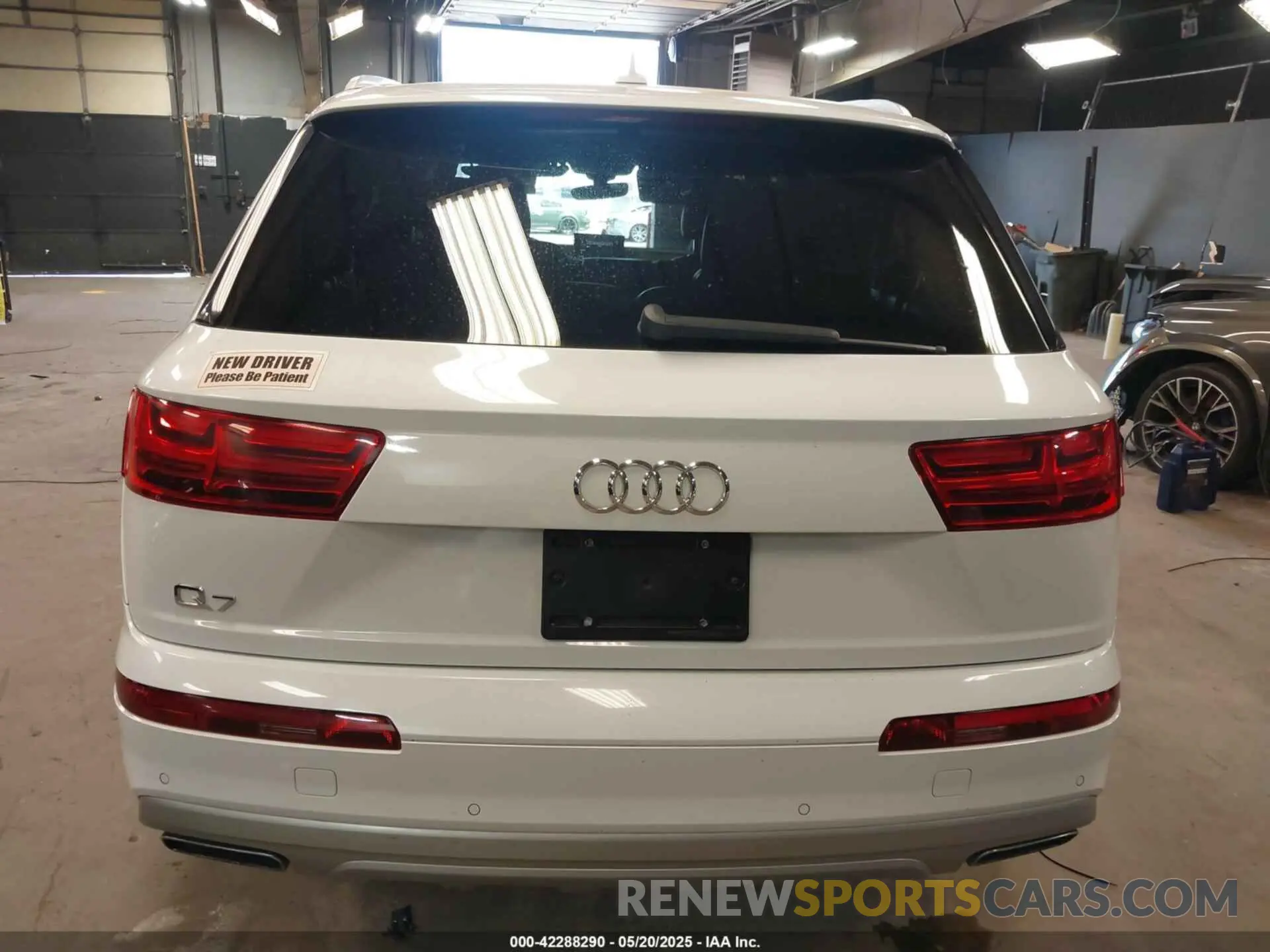 16 Photograph of a damaged car WA1LAAF72KD002200 AUDI Q7 2019