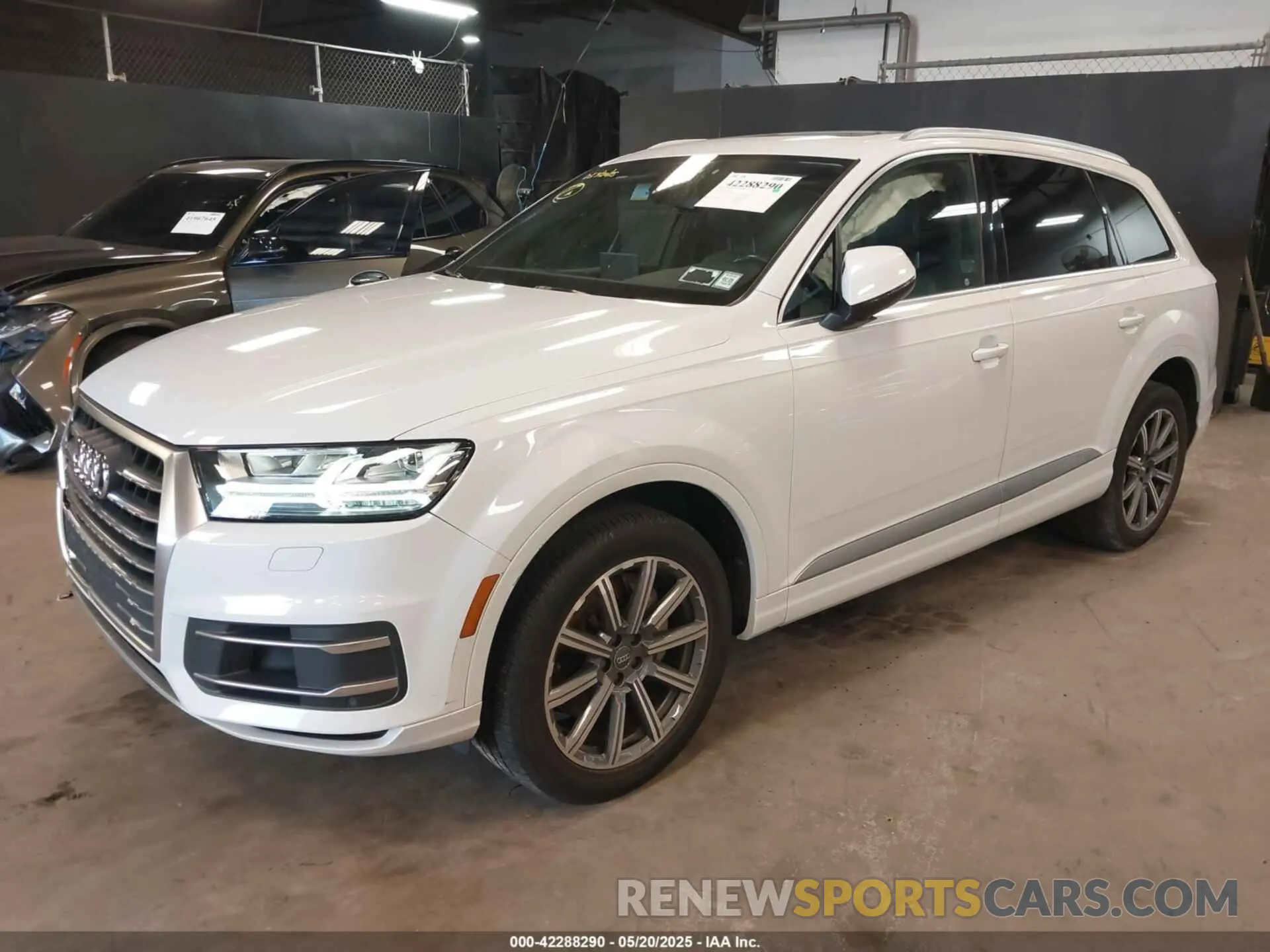 2 Photograph of a damaged car WA1LAAF72KD002200 AUDI Q7 2019