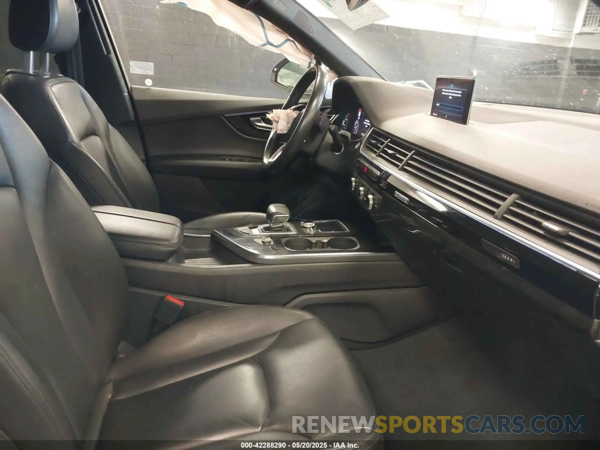 5 Photograph of a damaged car WA1LAAF72KD002200 AUDI Q7 2019