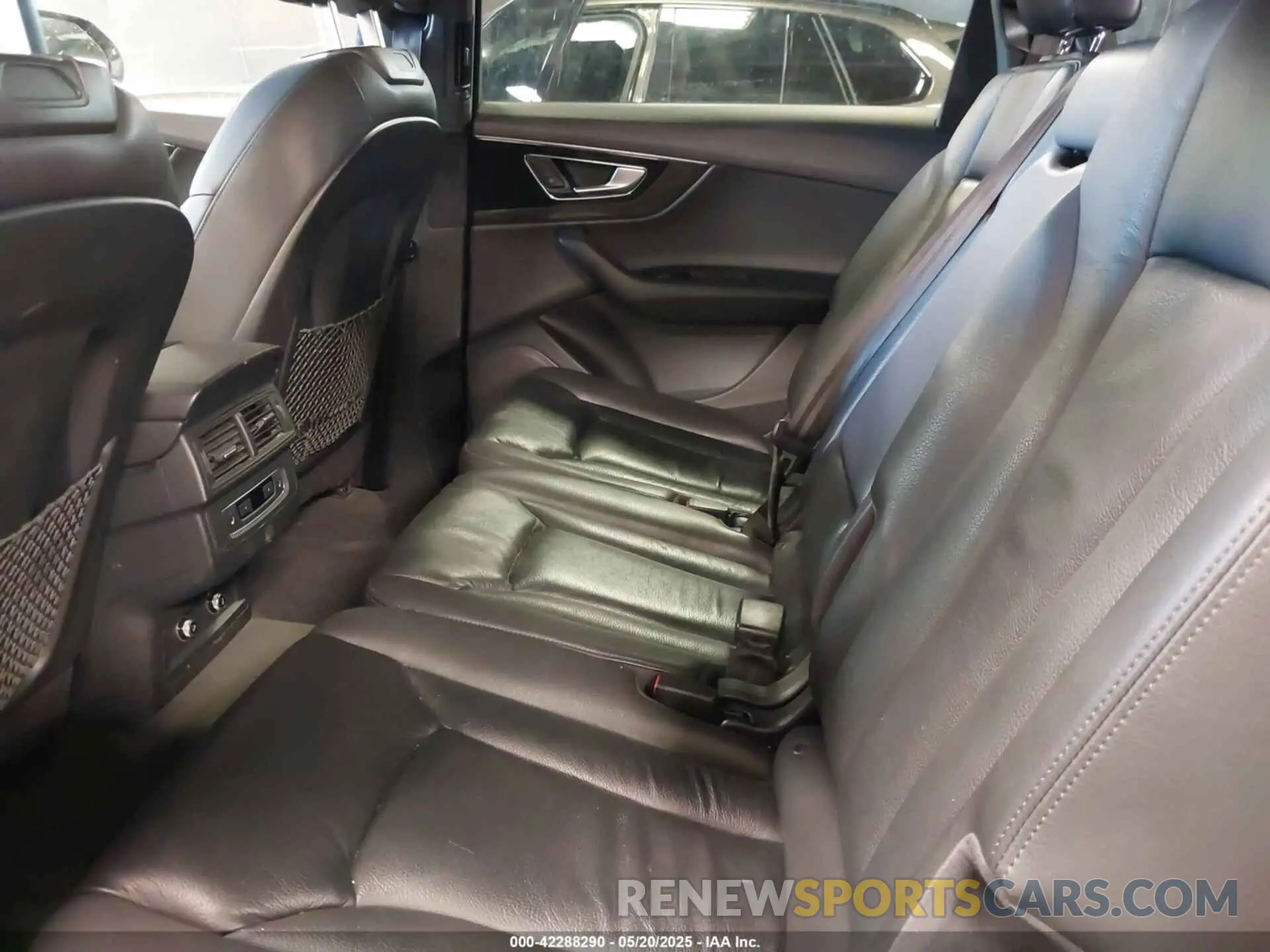 8 Photograph of a damaged car WA1LAAF72KD002200 AUDI Q7 2019