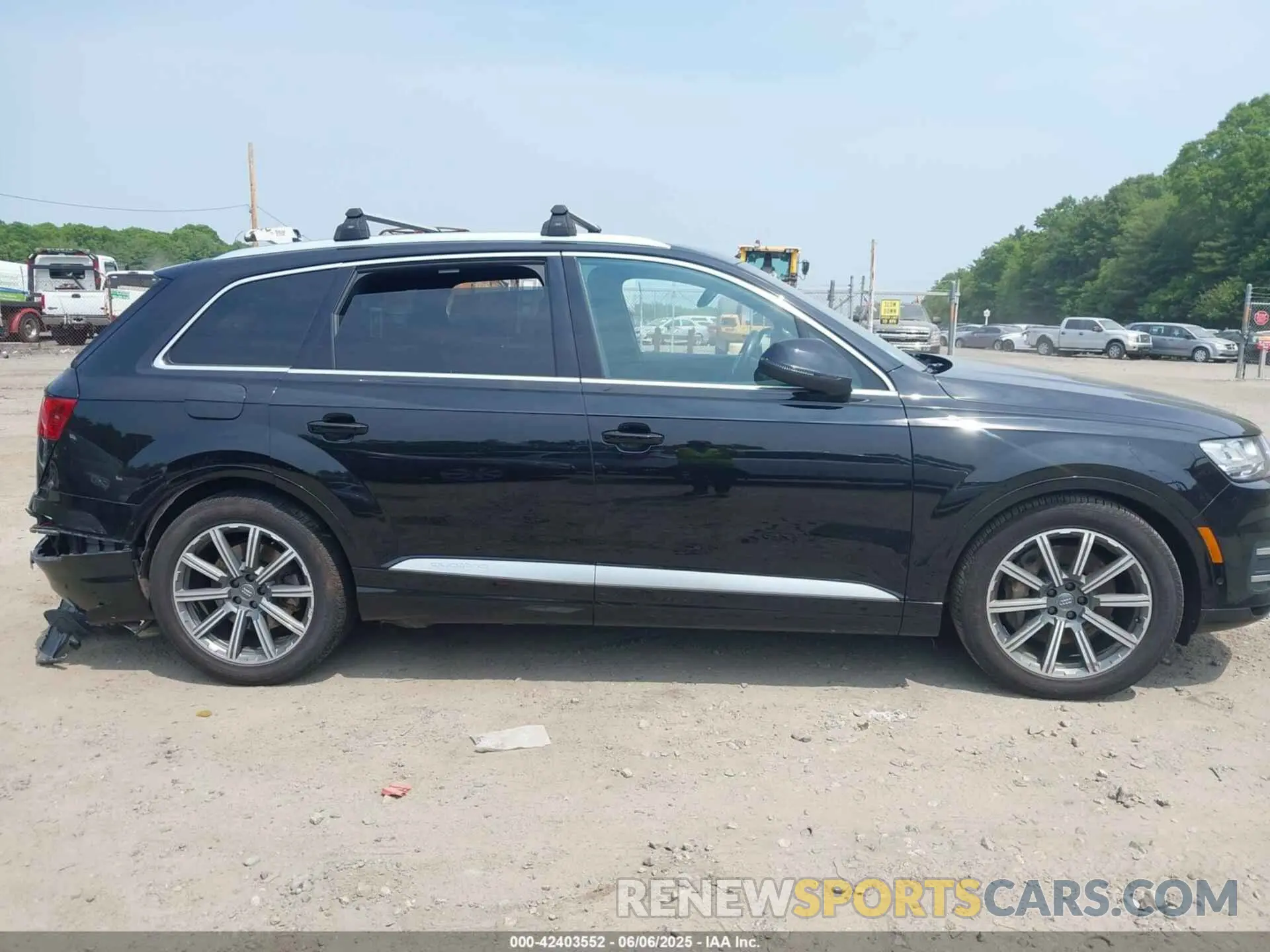 13 Photograph of a damaged car WA1LAAF72KD046763 AUDI Q7 2019