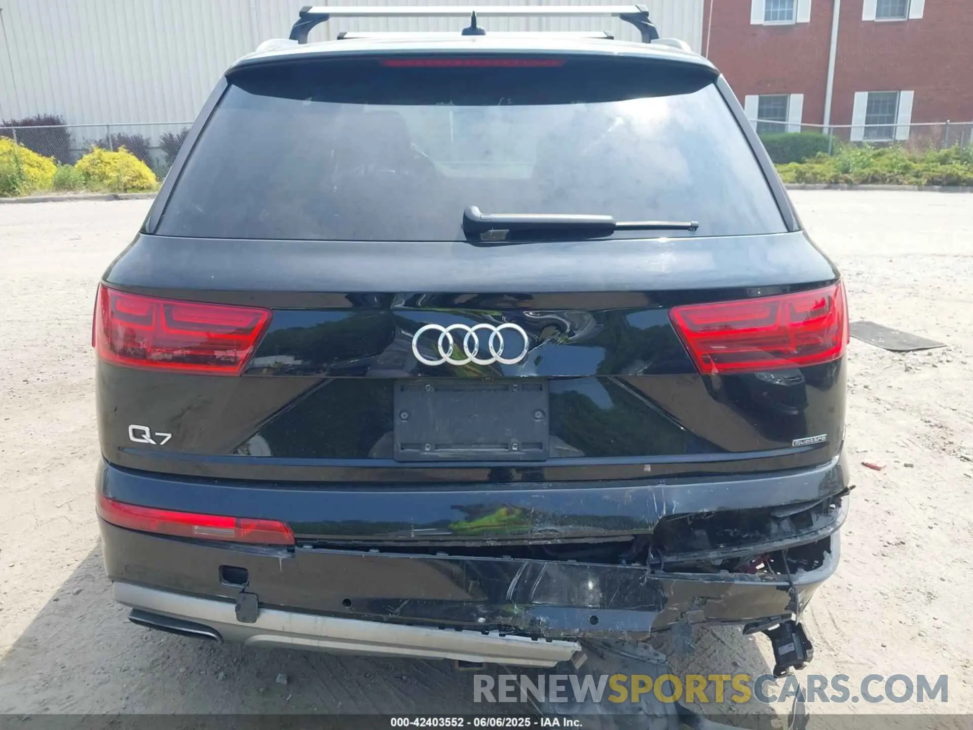 16 Photograph of a damaged car WA1LAAF72KD046763 AUDI Q7 2019