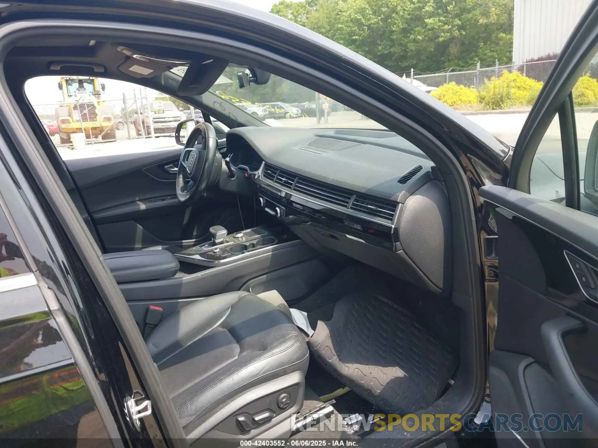 5 Photograph of a damaged car WA1LAAF72KD046763 AUDI Q7 2019