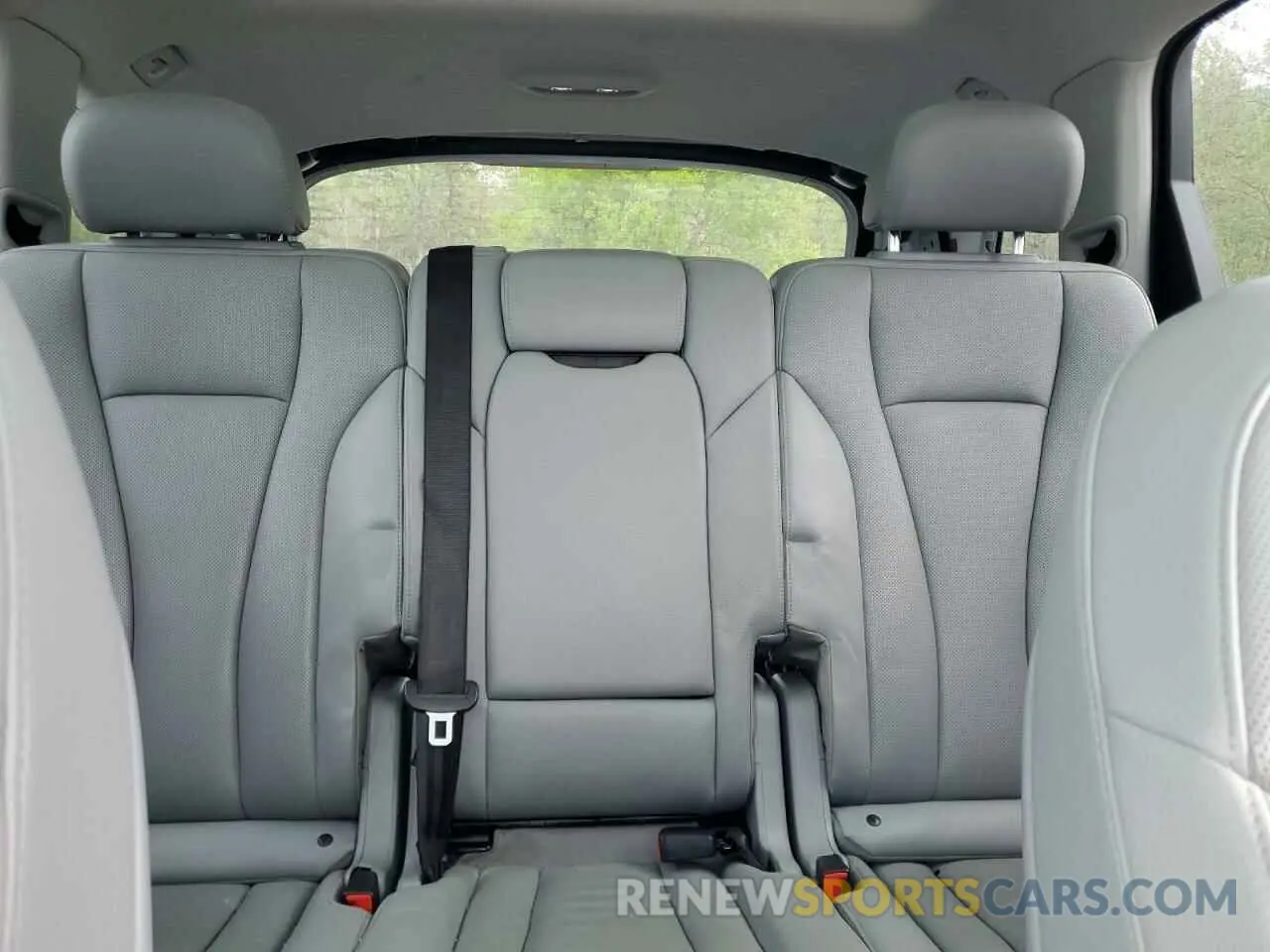 10 Photograph of a damaged car WA1LAAF73KD000326 AUDI Q7 2019