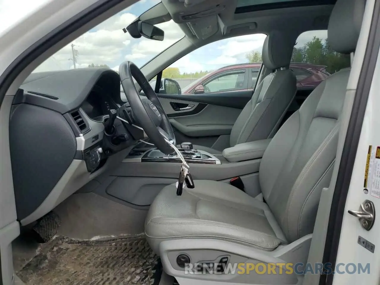 7 Photograph of a damaged car WA1LAAF73KD000326 AUDI Q7 2019