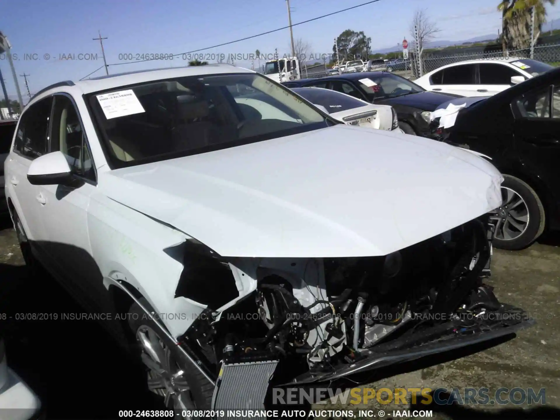 1 Photograph of a damaged car WA1LAAF73KD005638 AUDI Q7 2019