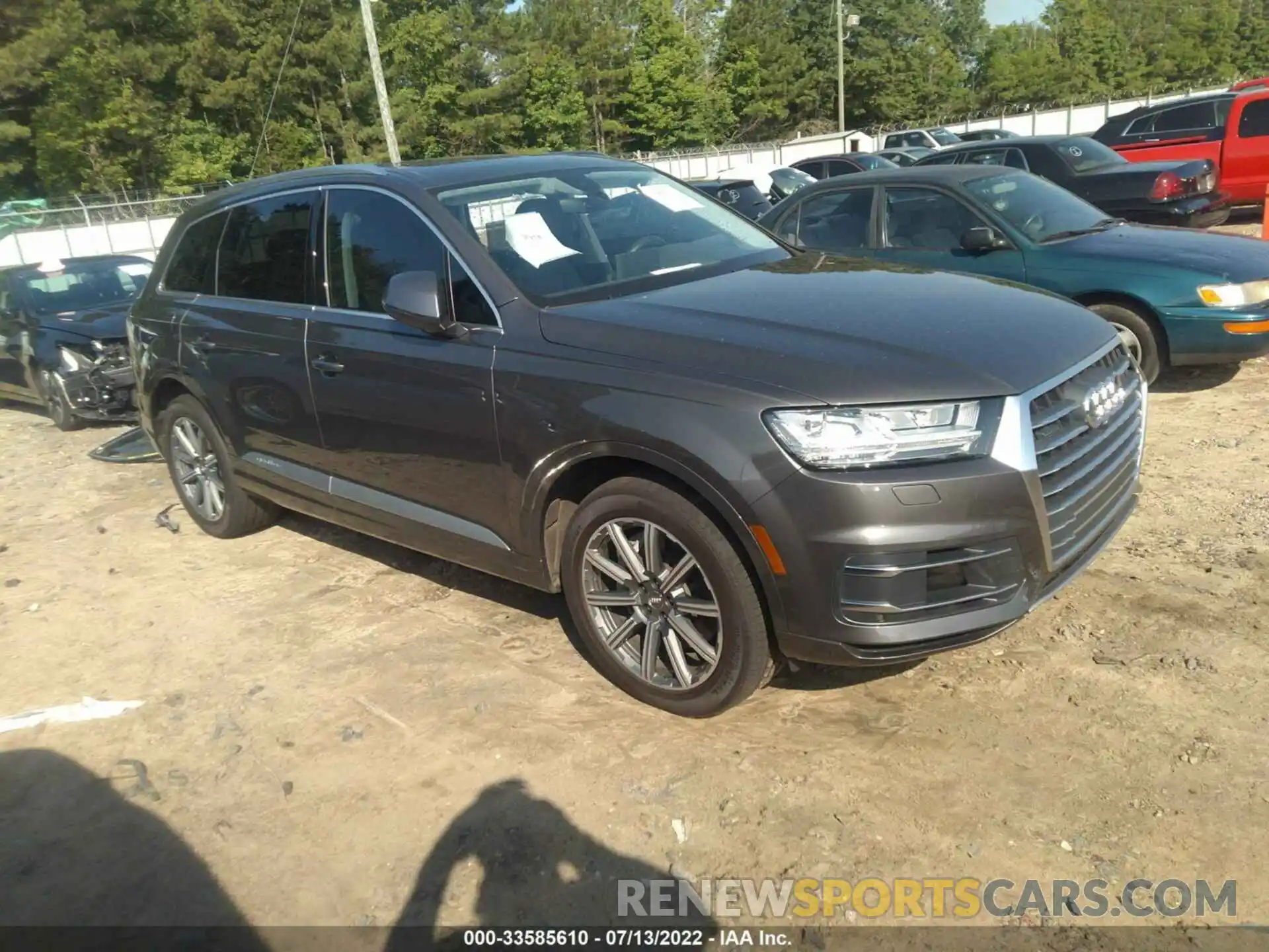 1 Photograph of a damaged car WA1LAAF73KD023976 AUDI Q7 2019