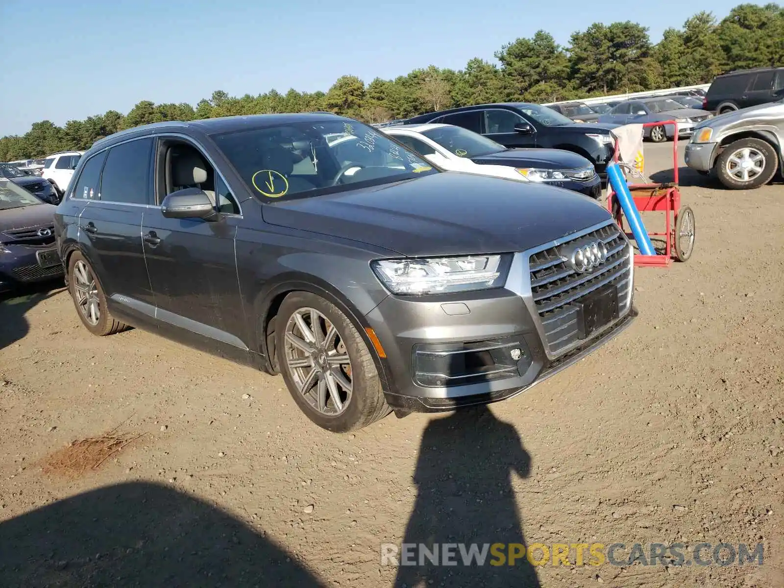 1 Photograph of a damaged car WA1LAAF73KD047176 AUDI Q7 2019