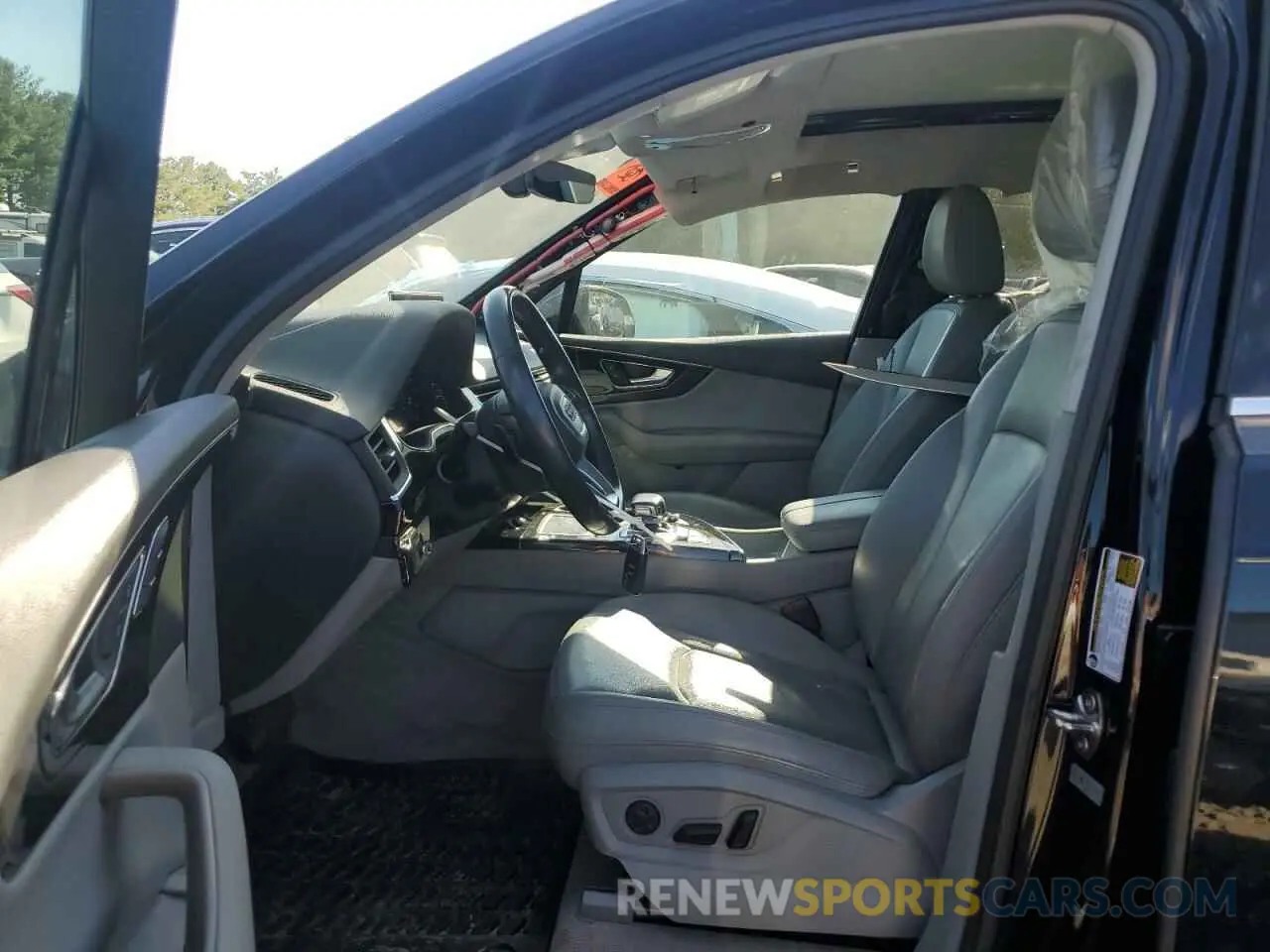 7 Photograph of a damaged car WA1LAAF74KD000089 AUDI Q7 2019