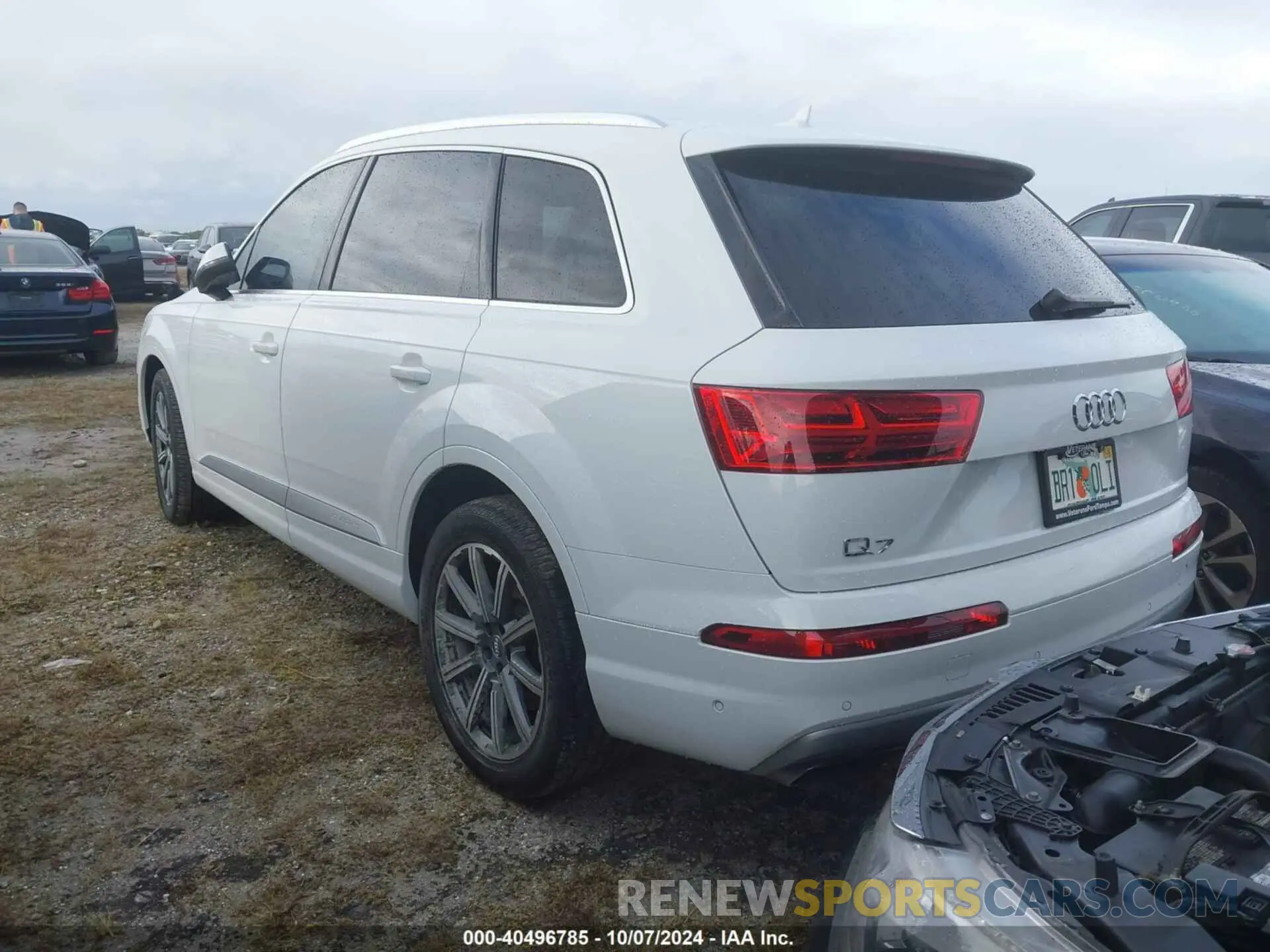3 Photograph of a damaged car WA1LAAF74KD002571 AUDI Q7 2019