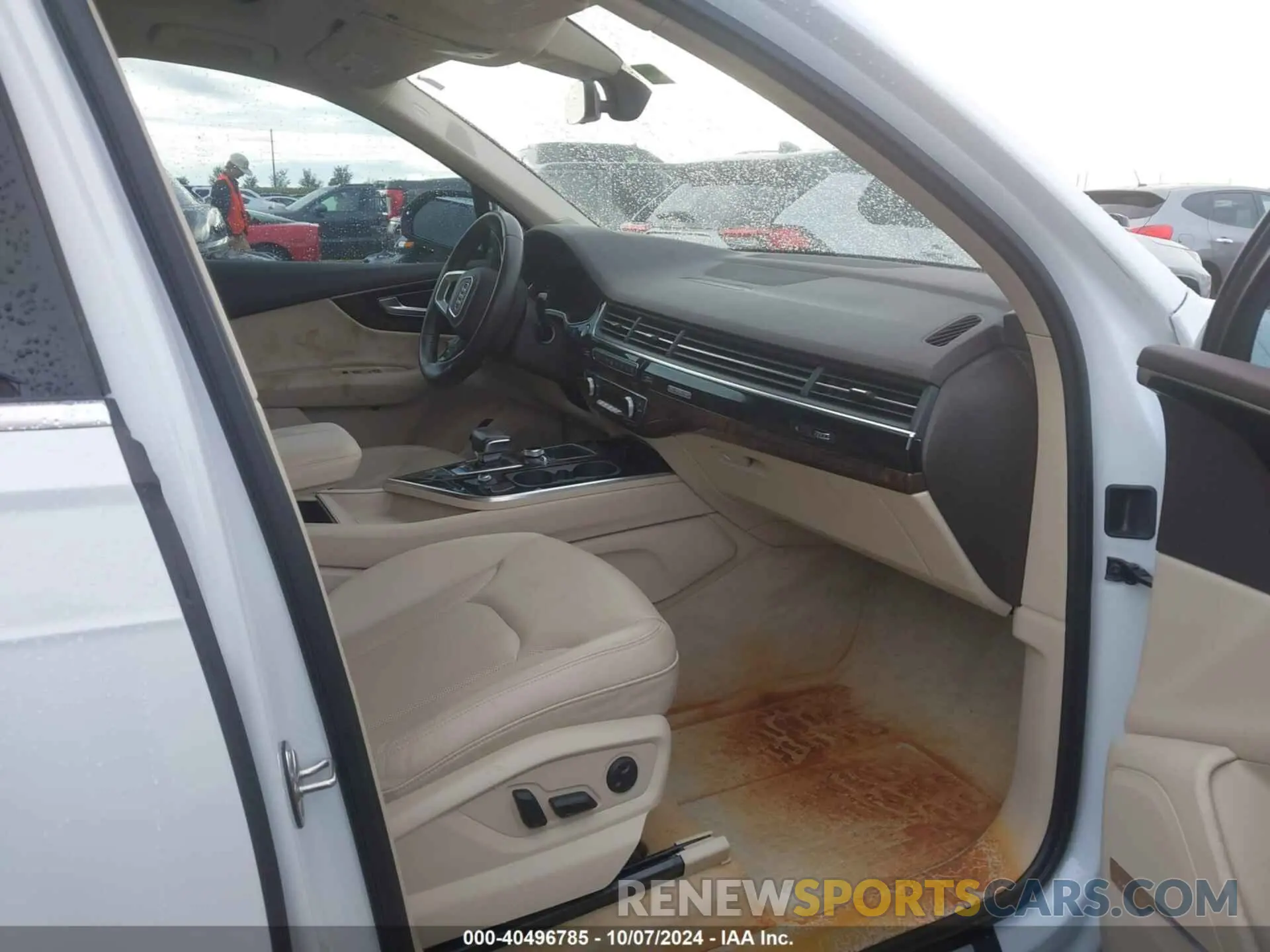 5 Photograph of a damaged car WA1LAAF74KD002571 AUDI Q7 2019