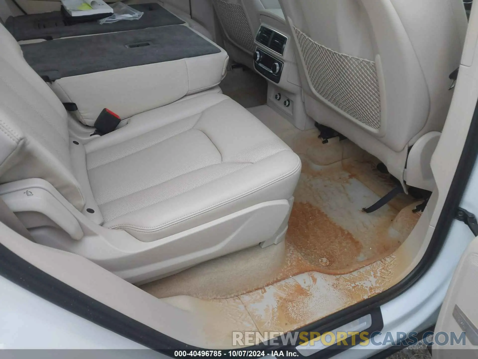 8 Photograph of a damaged car WA1LAAF74KD002571 AUDI Q7 2019