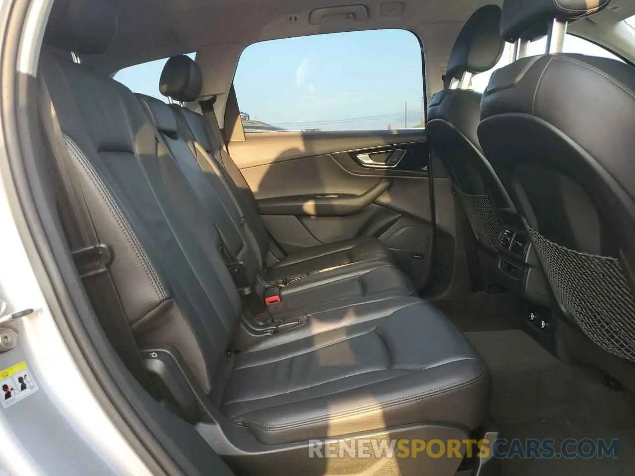 11 Photograph of a damaged car WA1LAAF74KD044433 AUDI Q7 2019