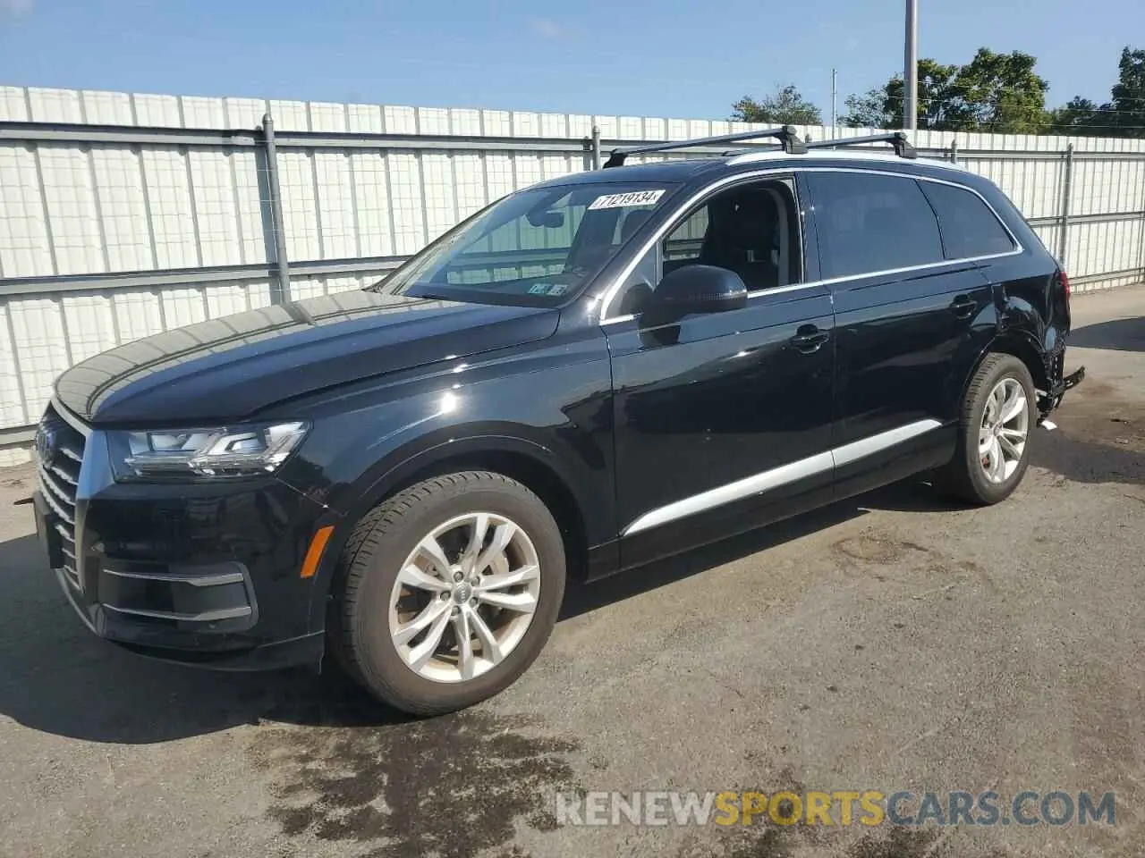 1 Photograph of a damaged car WA1LAAF74KD045890 AUDI Q7 2019