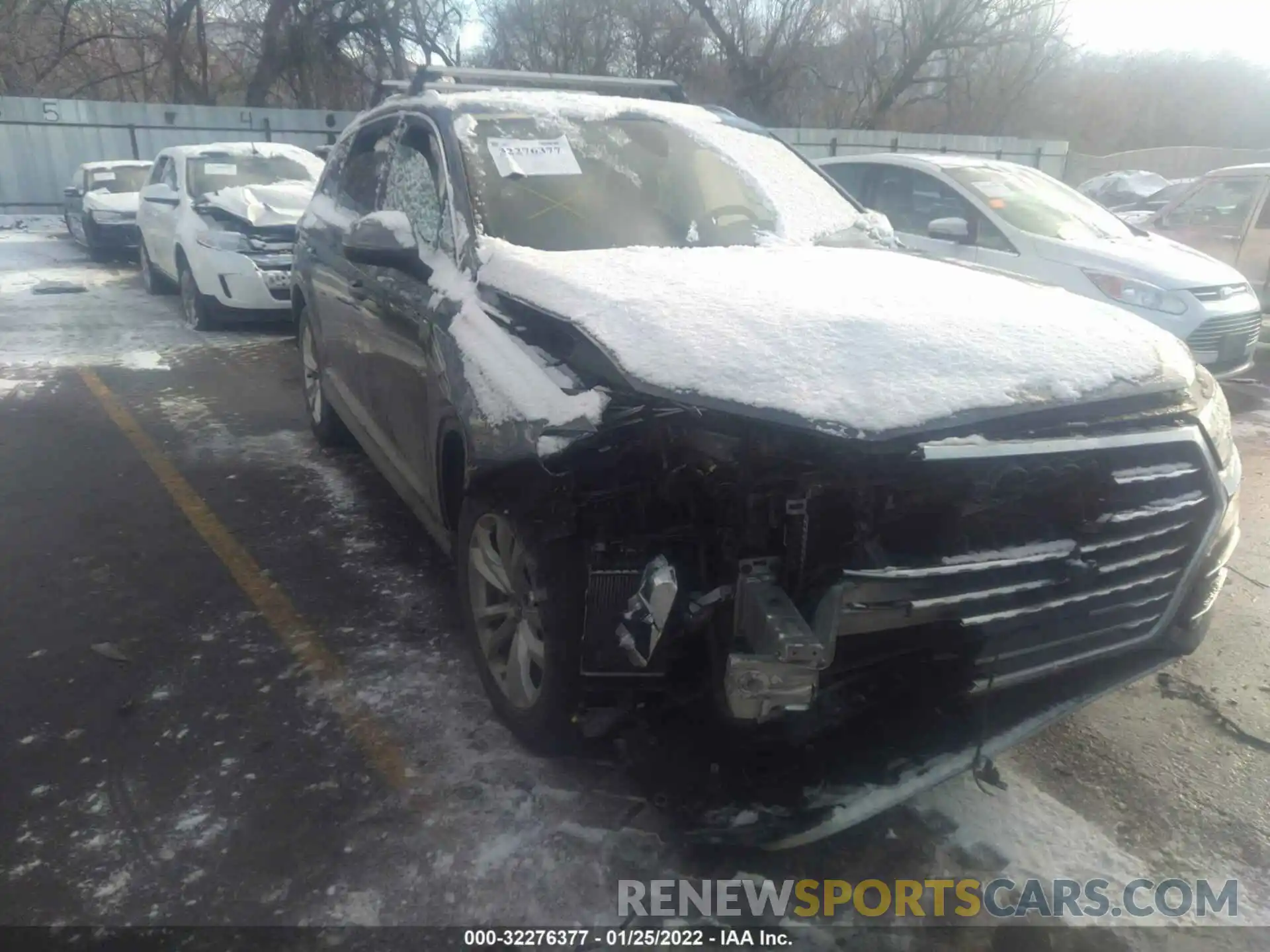 1 Photograph of a damaged car WA1LAAF75KD005043 AUDI Q7 2019