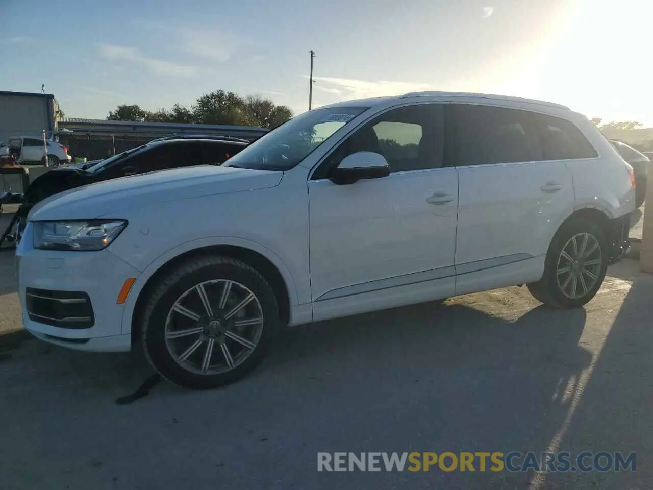 1 Photograph of a damaged car WA1LAAF75KD006001 AUDI Q7 2019