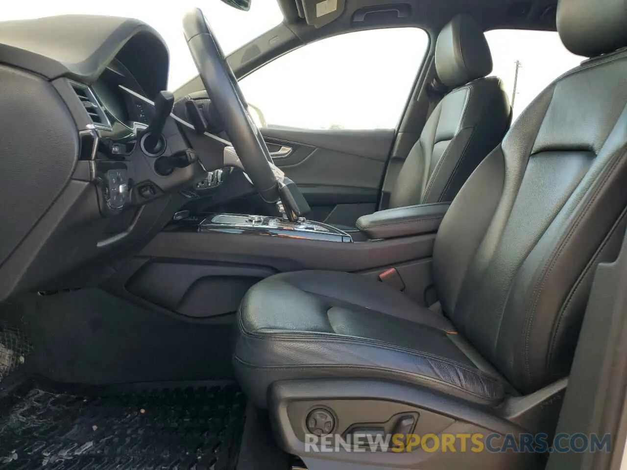 7 Photograph of a damaged car WA1LAAF75KD006001 AUDI Q7 2019