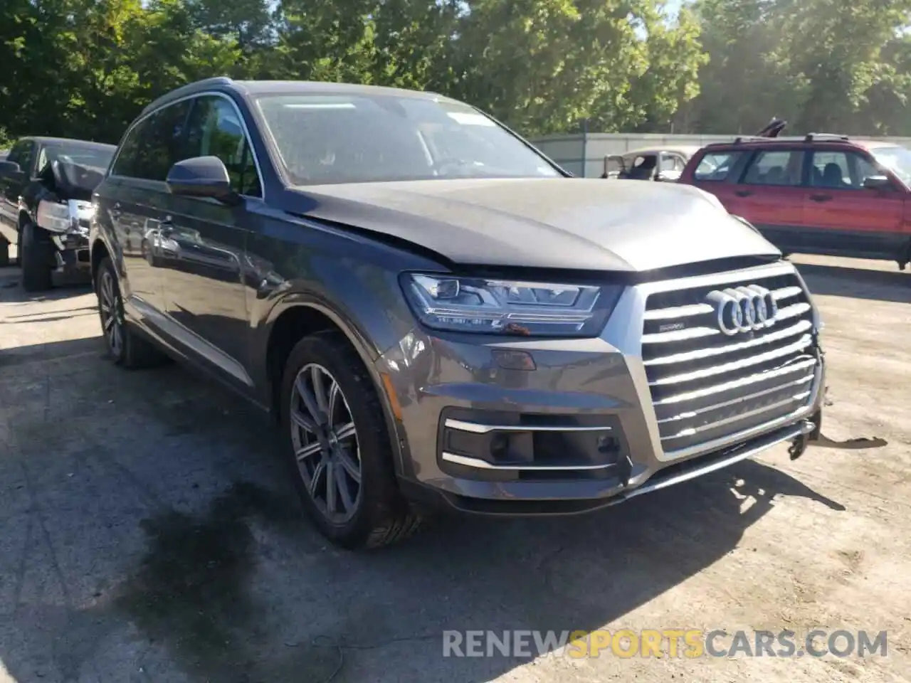 1 Photograph of a damaged car WA1LAAF75KD009948 AUDI Q7 2019