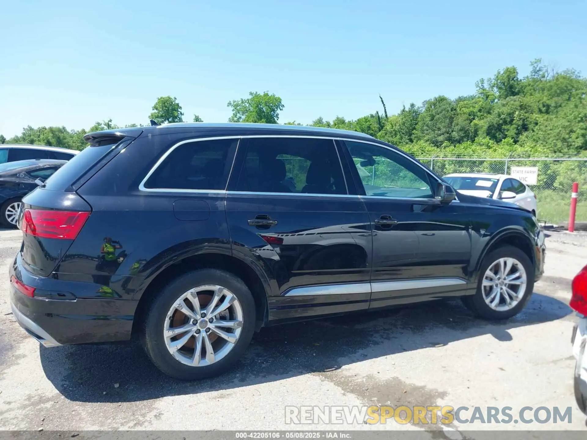 12 Photograph of a damaged car WA1LAAF75KD012980 AUDI Q7 2019