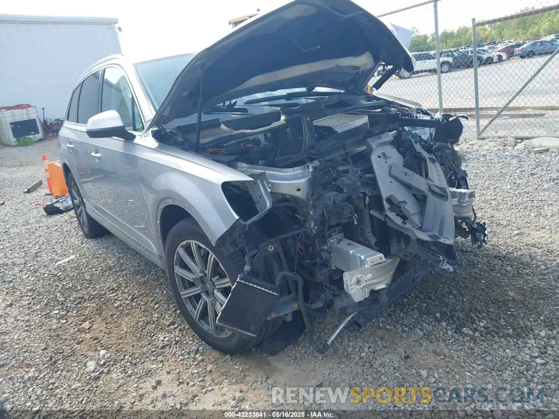 1 Photograph of a damaged car WA1LAAF75KD023266 AUDI Q7 2019