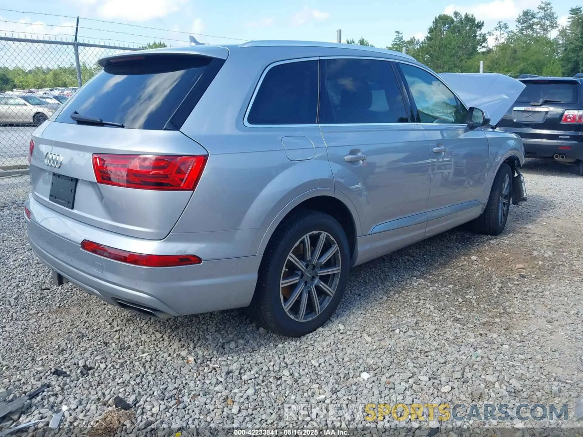 4 Photograph of a damaged car WA1LAAF75KD023266 AUDI Q7 2019