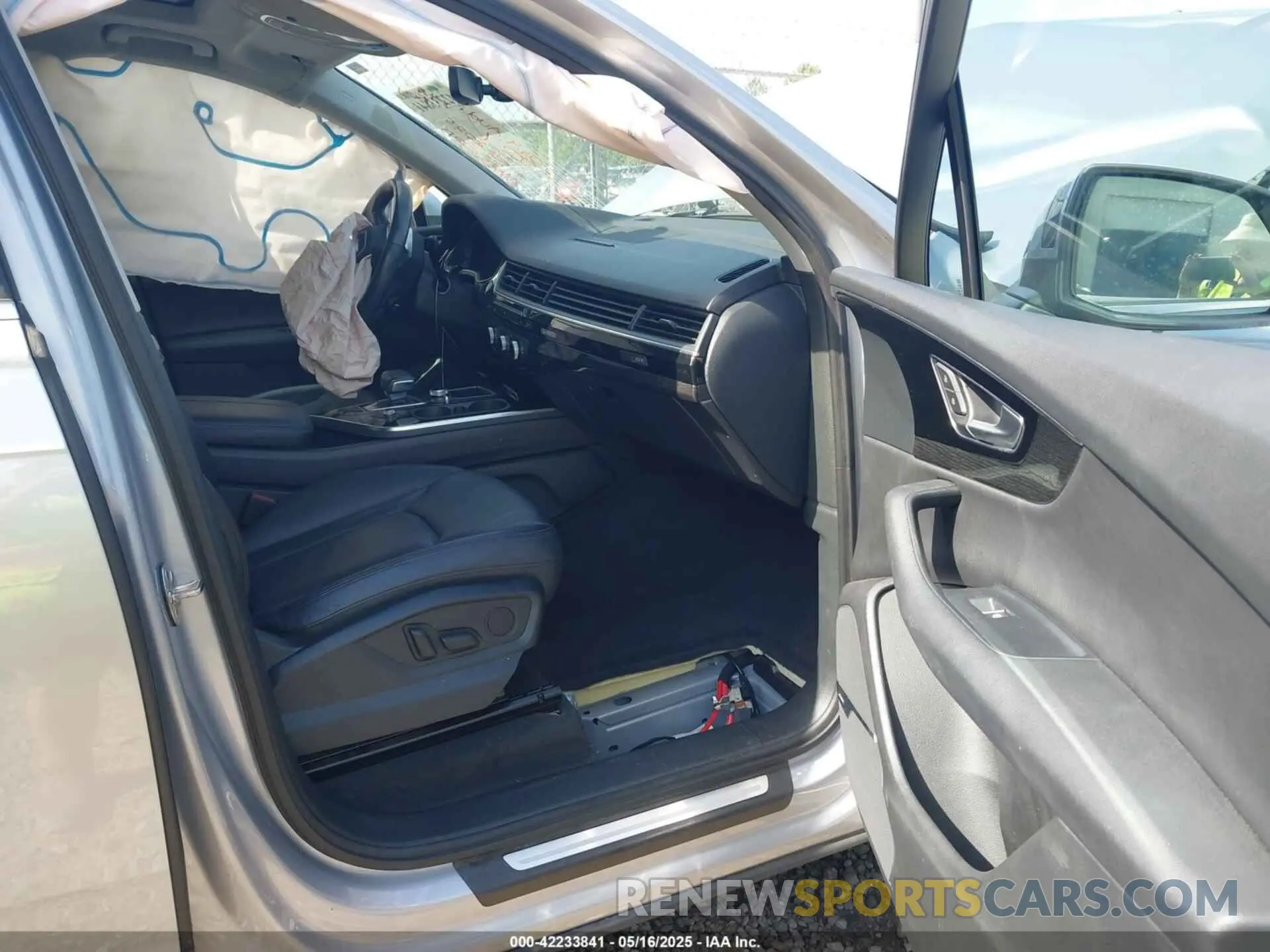 5 Photograph of a damaged car WA1LAAF75KD023266 AUDI Q7 2019