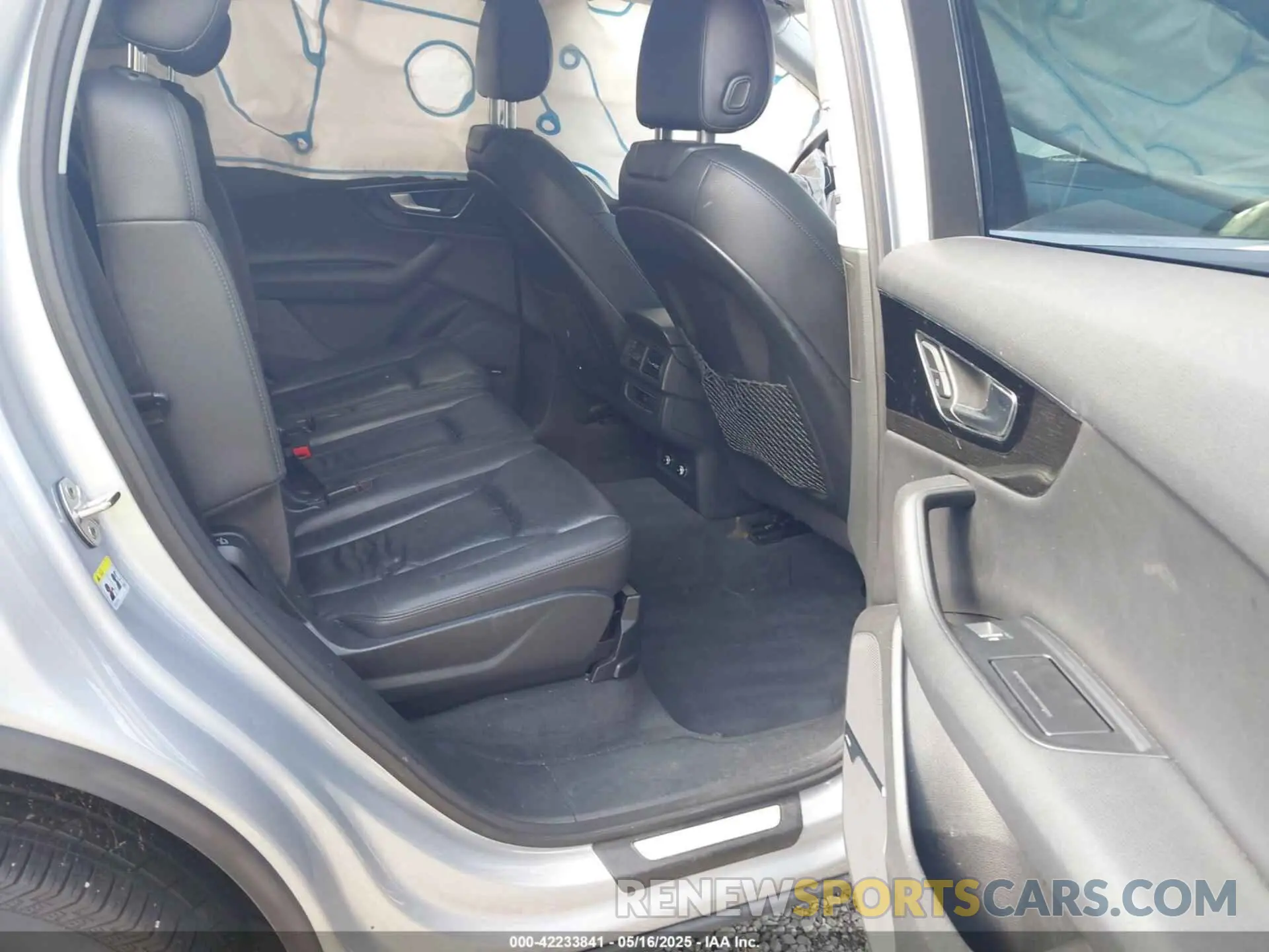 8 Photograph of a damaged car WA1LAAF75KD023266 AUDI Q7 2019