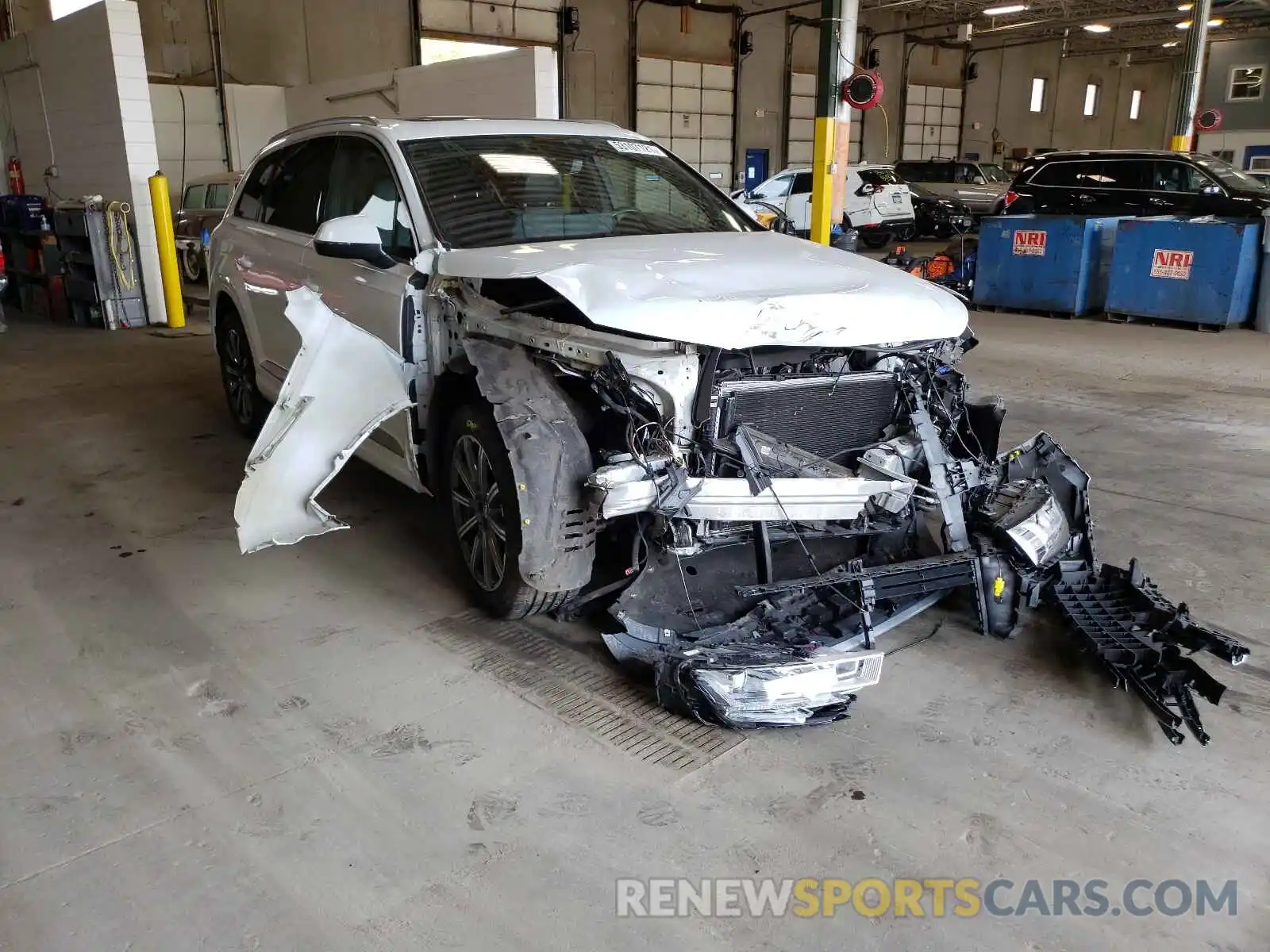 1 Photograph of a damaged car WA1LAAF75KD034414 AUDI Q7 2019