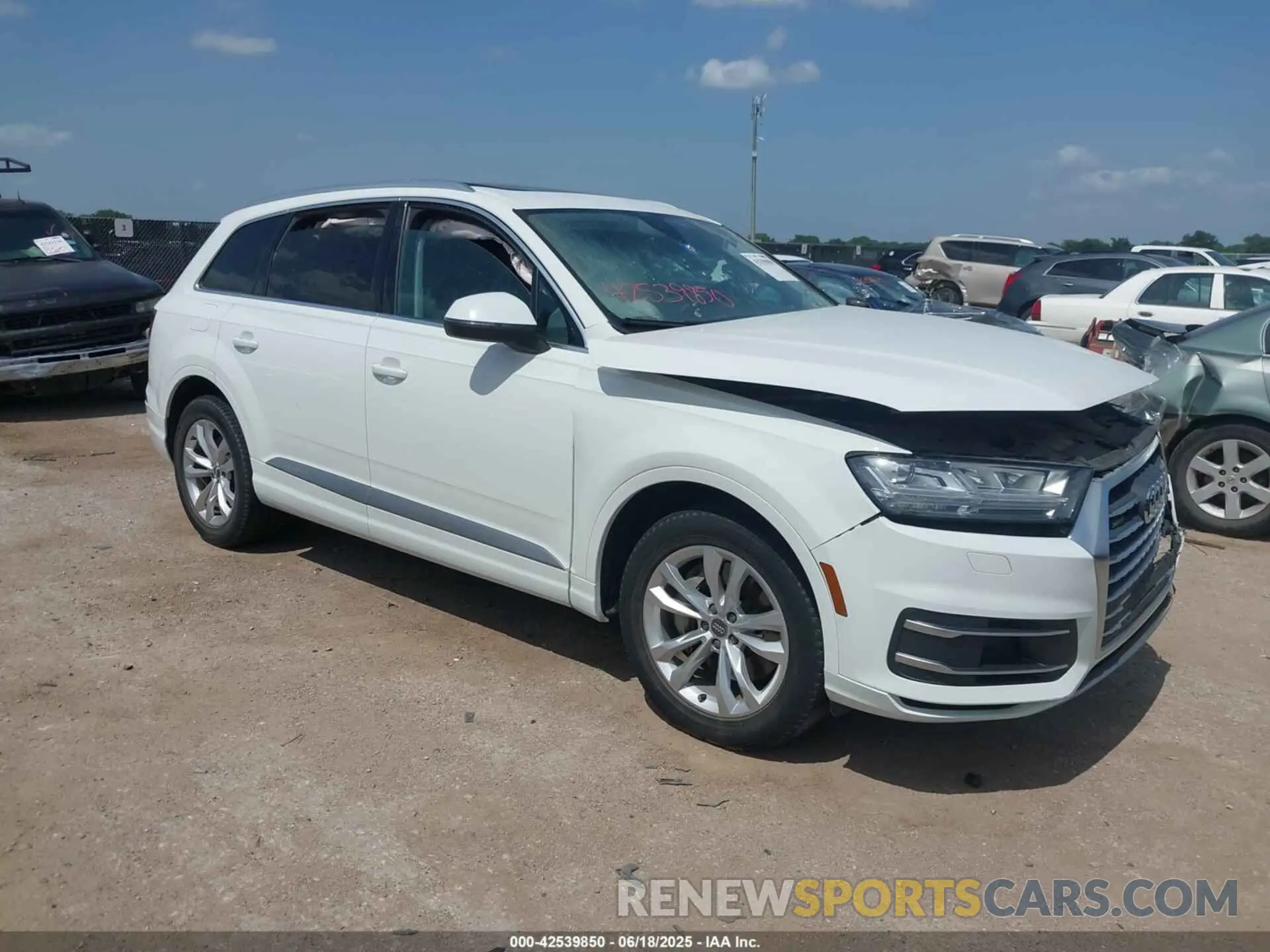 1 Photograph of a damaged car WA1LAAF75KD044439 AUDI Q7 2019