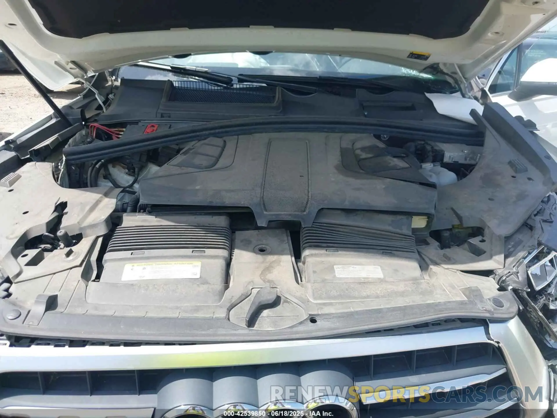 10 Photograph of a damaged car WA1LAAF75KD044439 AUDI Q7 2019