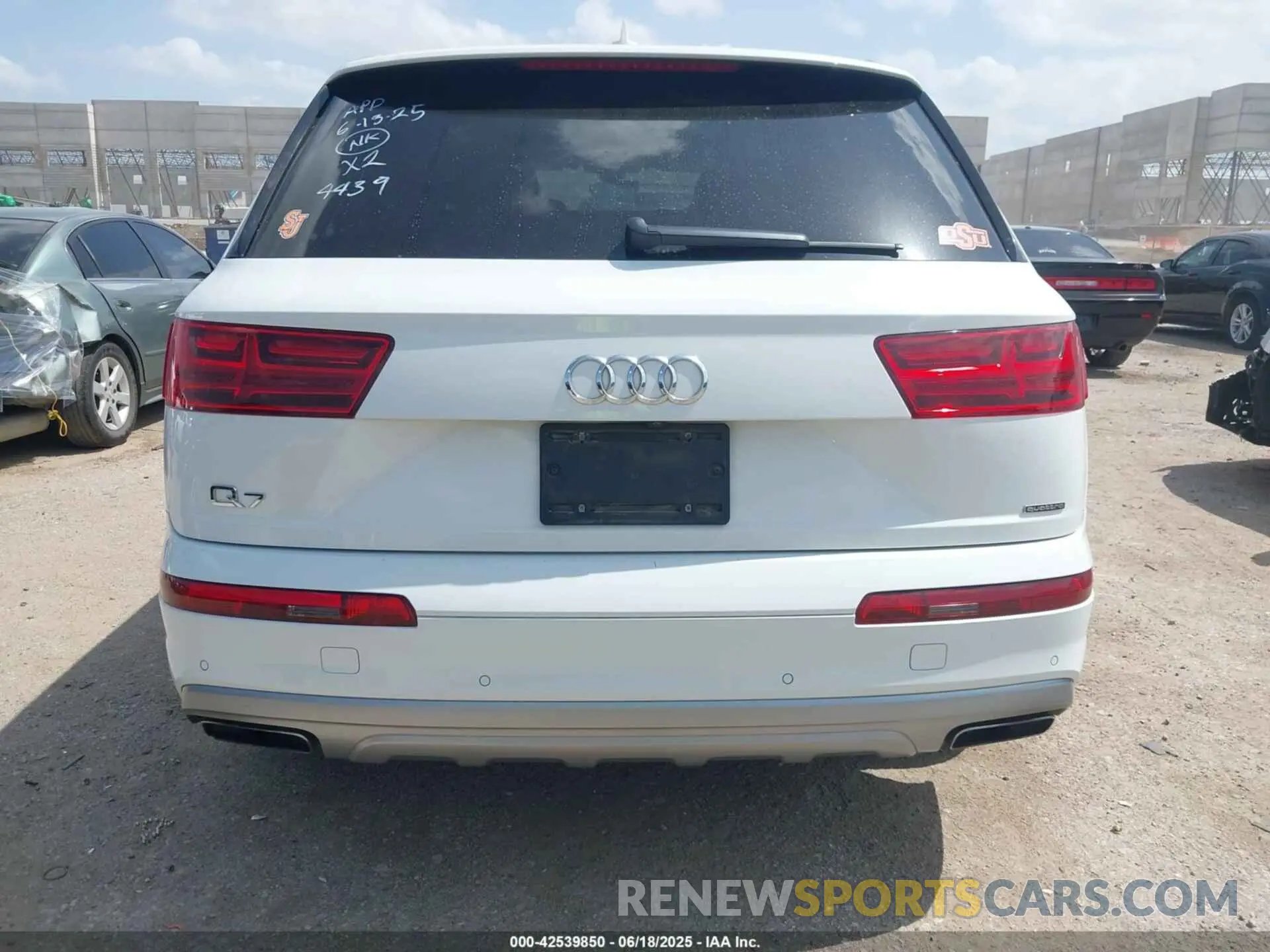 16 Photograph of a damaged car WA1LAAF75KD044439 AUDI Q7 2019