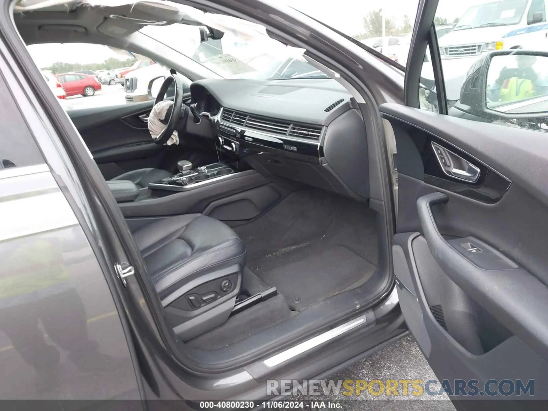 5 Photograph of a damaged car WA1LAAF76KD011739 AUDI Q7 2019